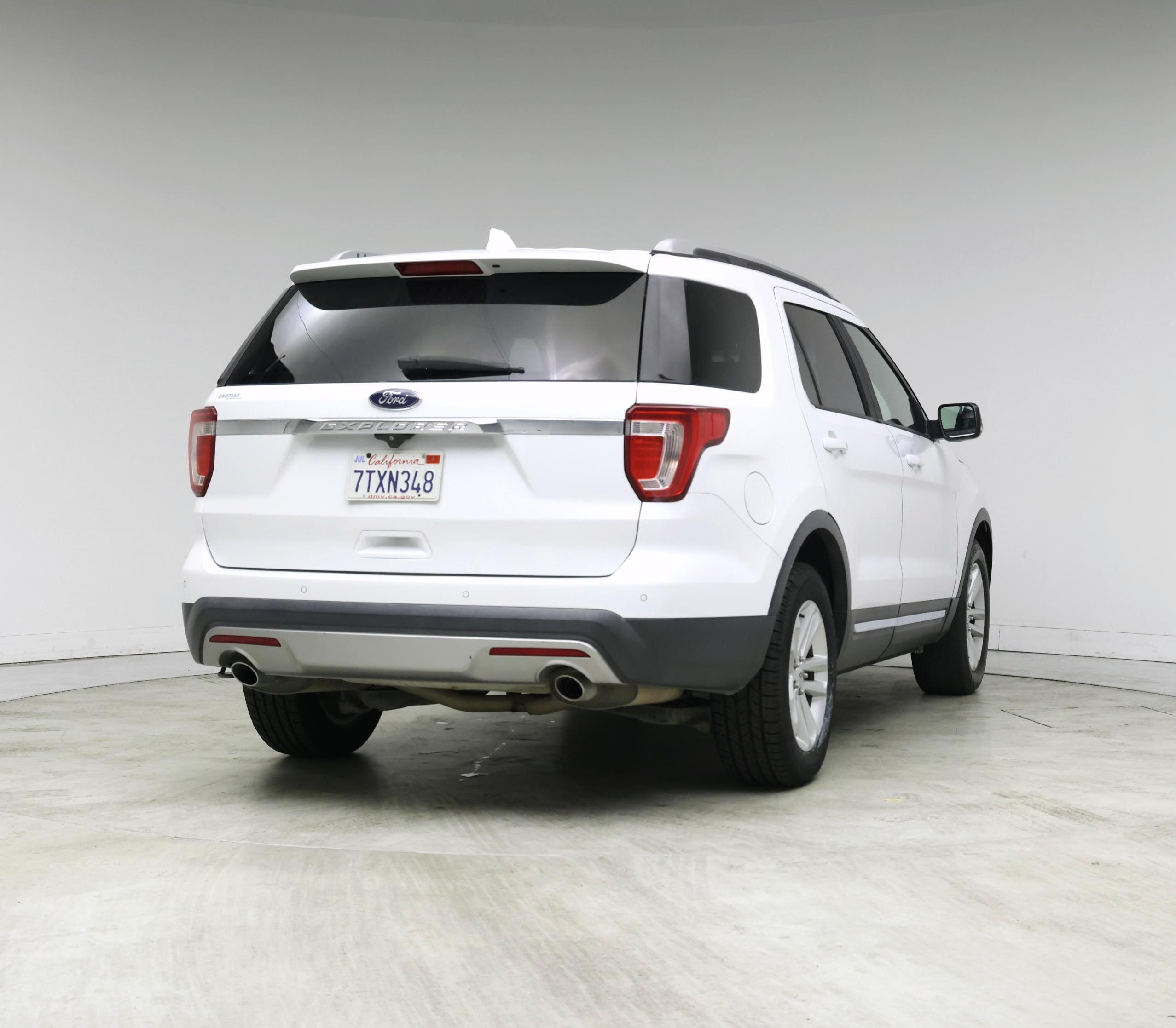 Thumbnail: 2016 Ford Explorer - 8