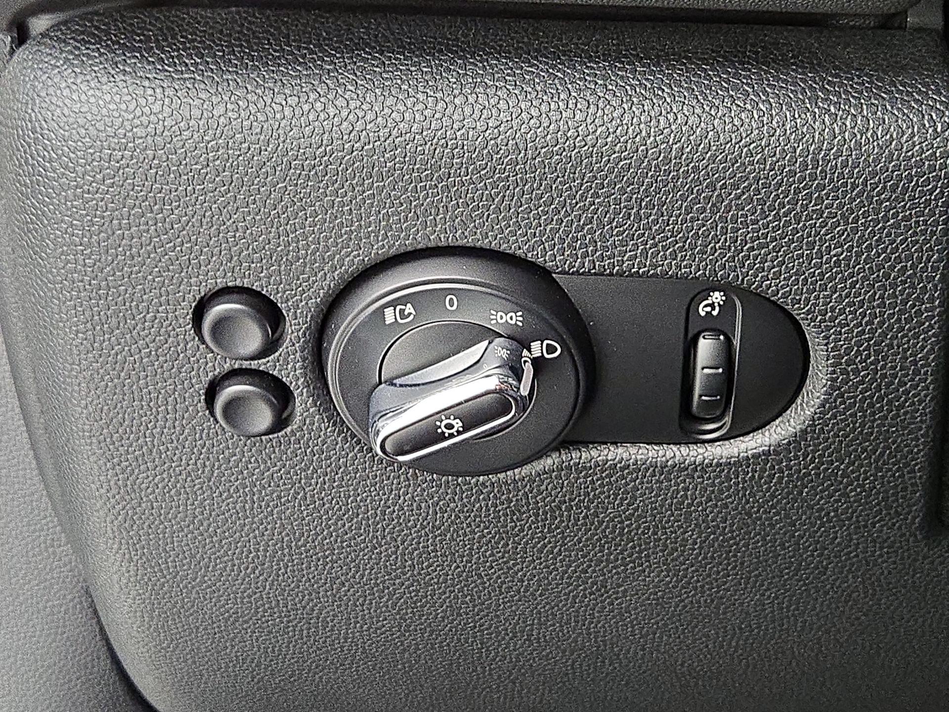 Thumbnail: 2017 MINI Cooper Hardtop - 13