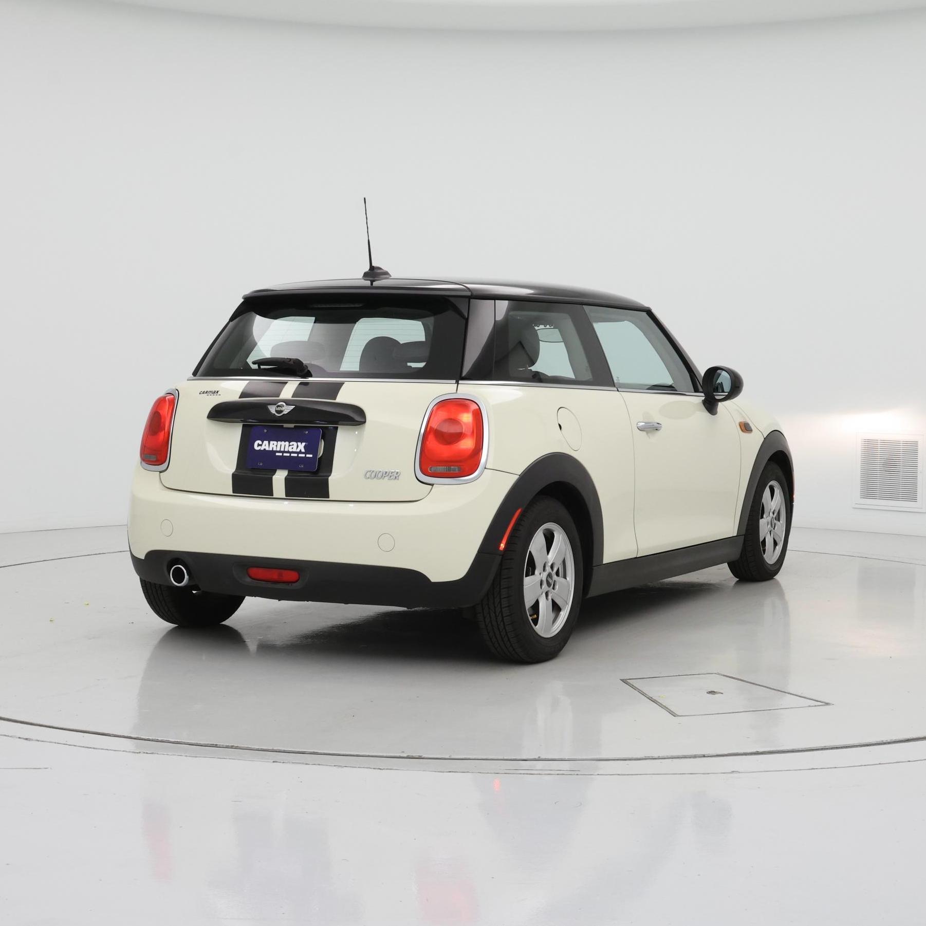 Thumbnail: 2017 MINI Cooper Hardtop - 8