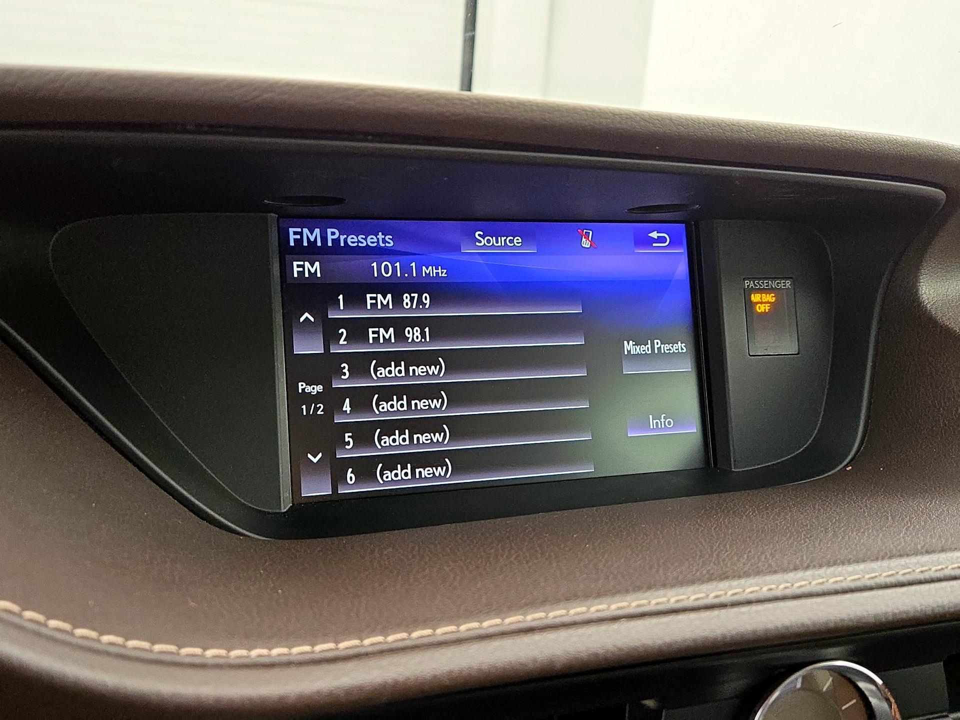 Thumbnail: 2018 Lexus ES - 15