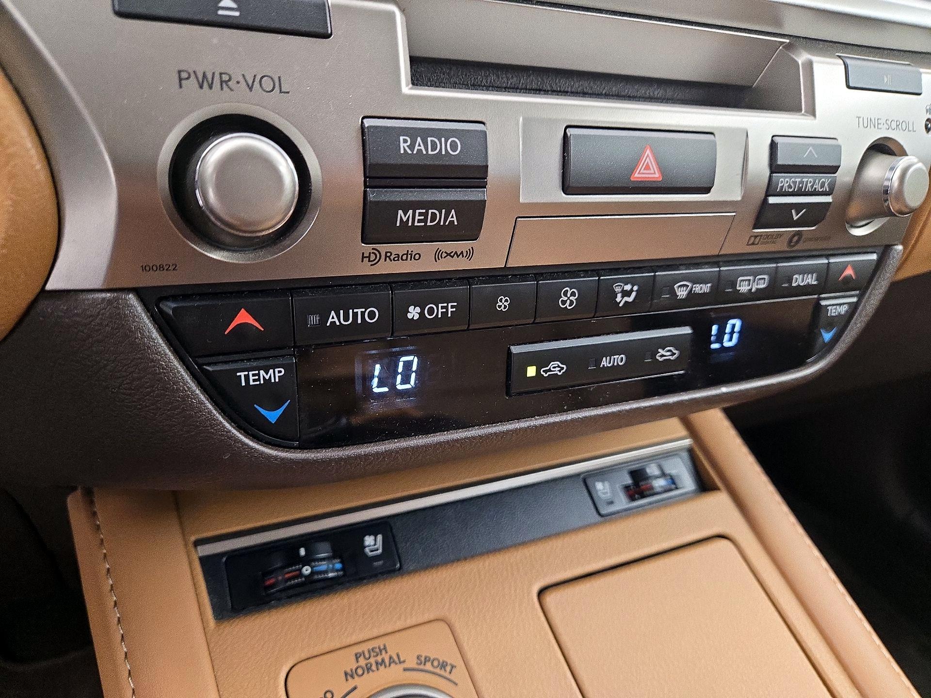 Thumbnail: 2018 Lexus ES - 16