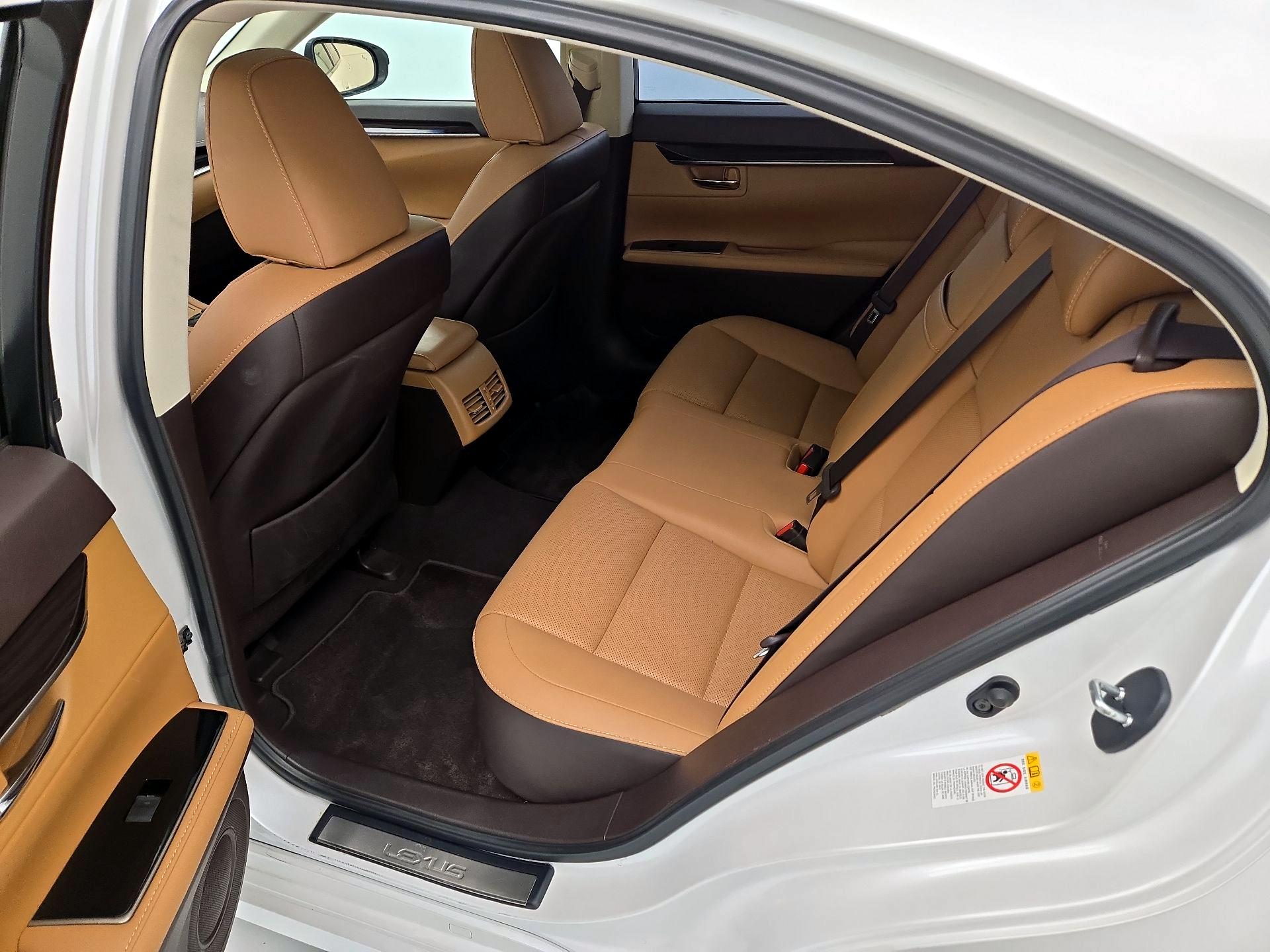 Thumbnail: 2018 Lexus ES - 20