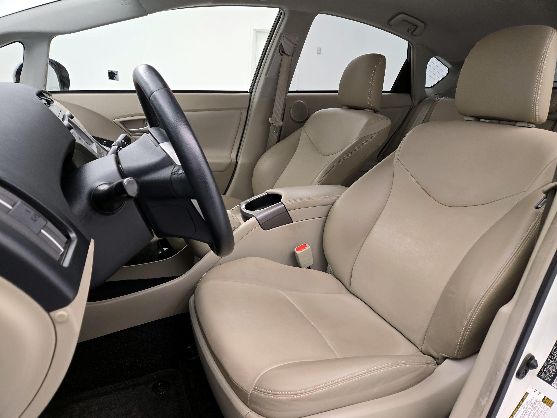 Thumbnail: 2015 Toyota Prius - 11