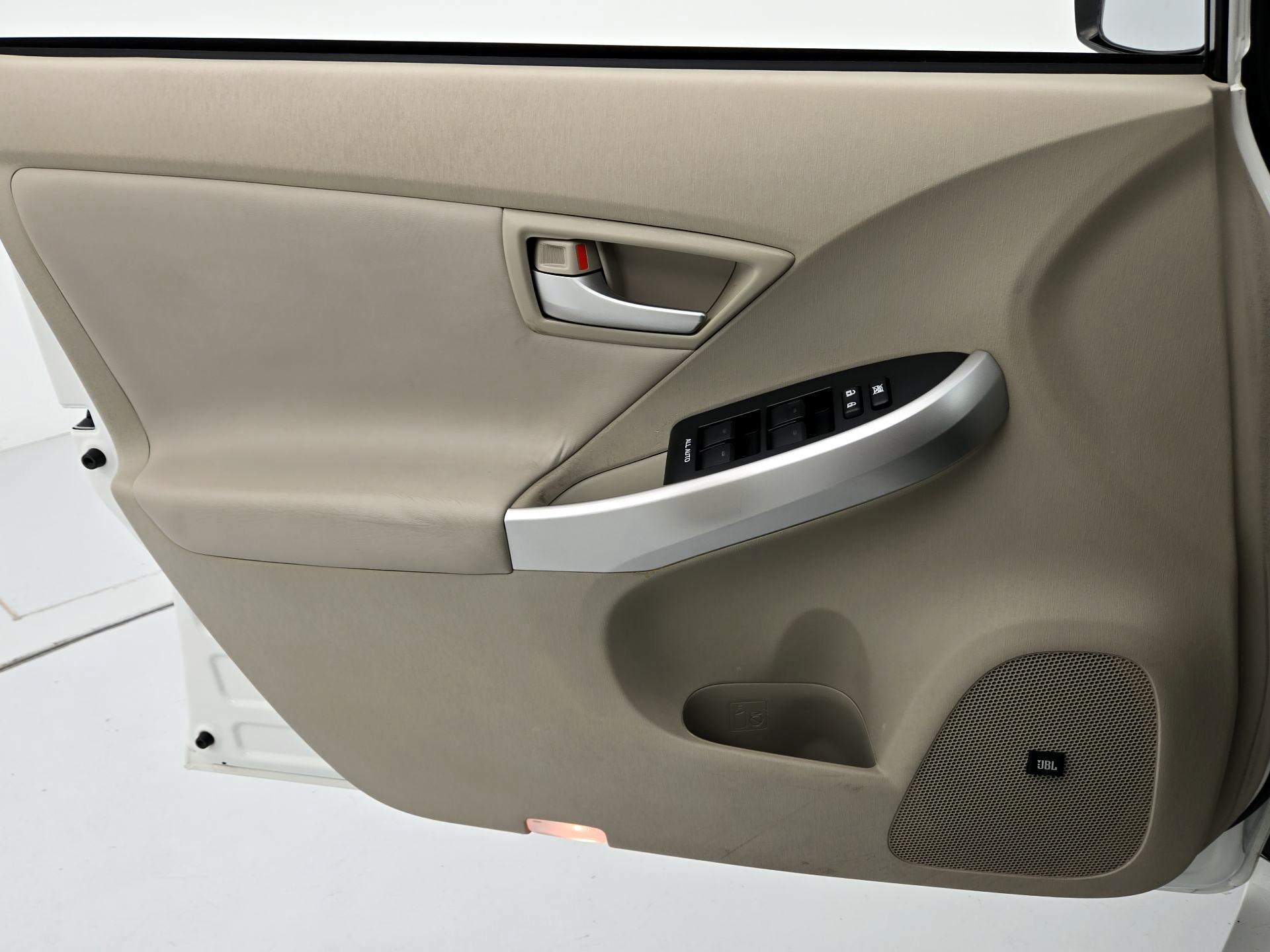 Thumbnail: 2015 Toyota Prius - 12