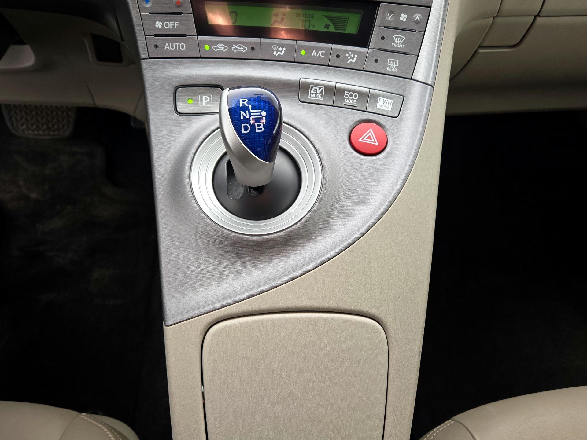 Thumbnail: 2015 Toyota Prius - 18
