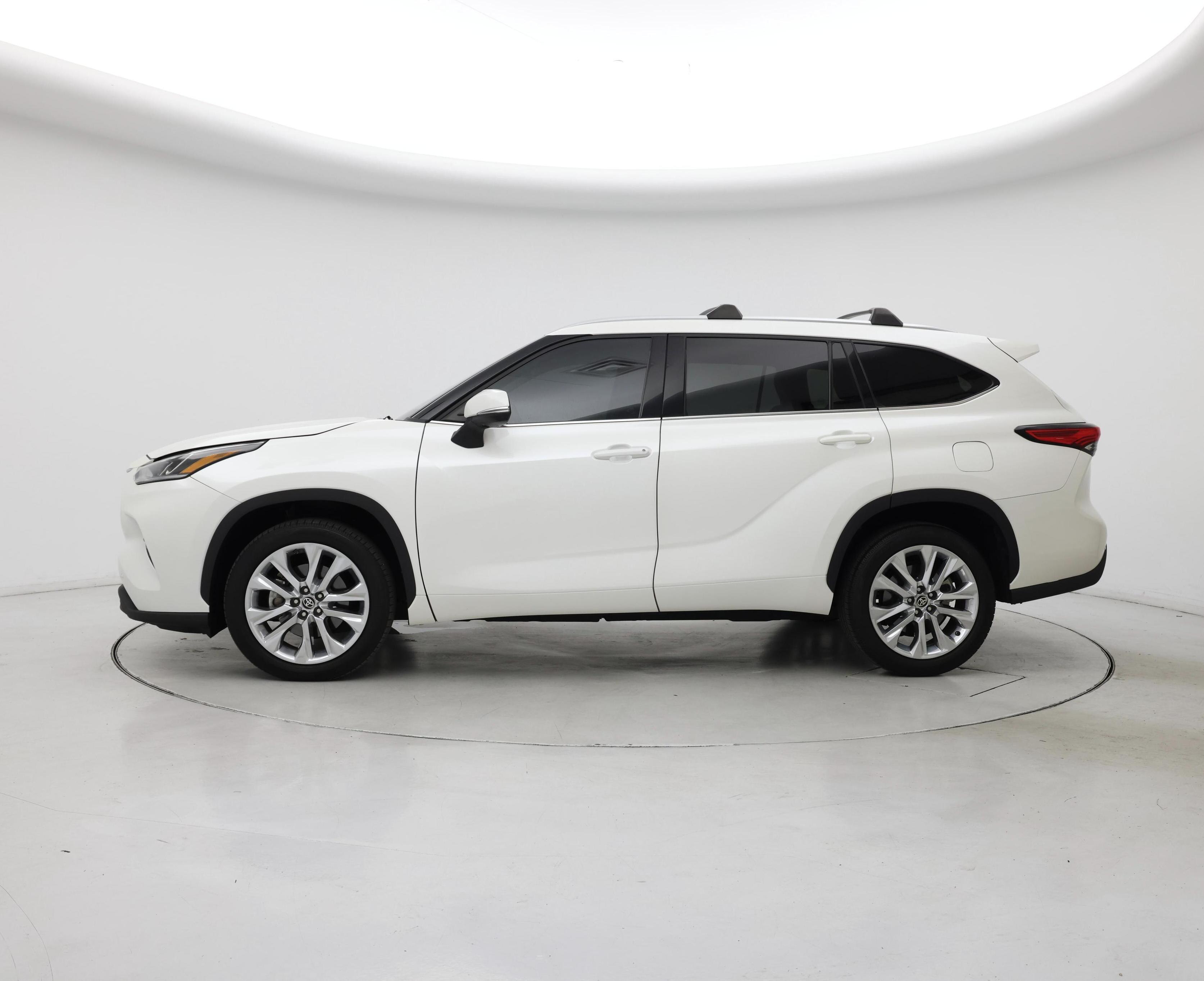 Thumbnail: 2021 Toyota Highlander - 3