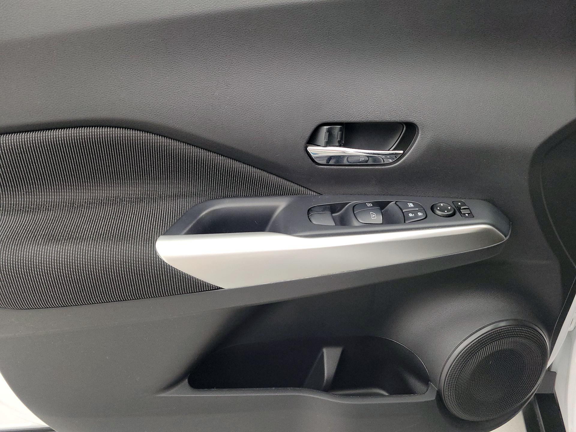 Thumbnail: 2019 Nissan Kicks - 12
