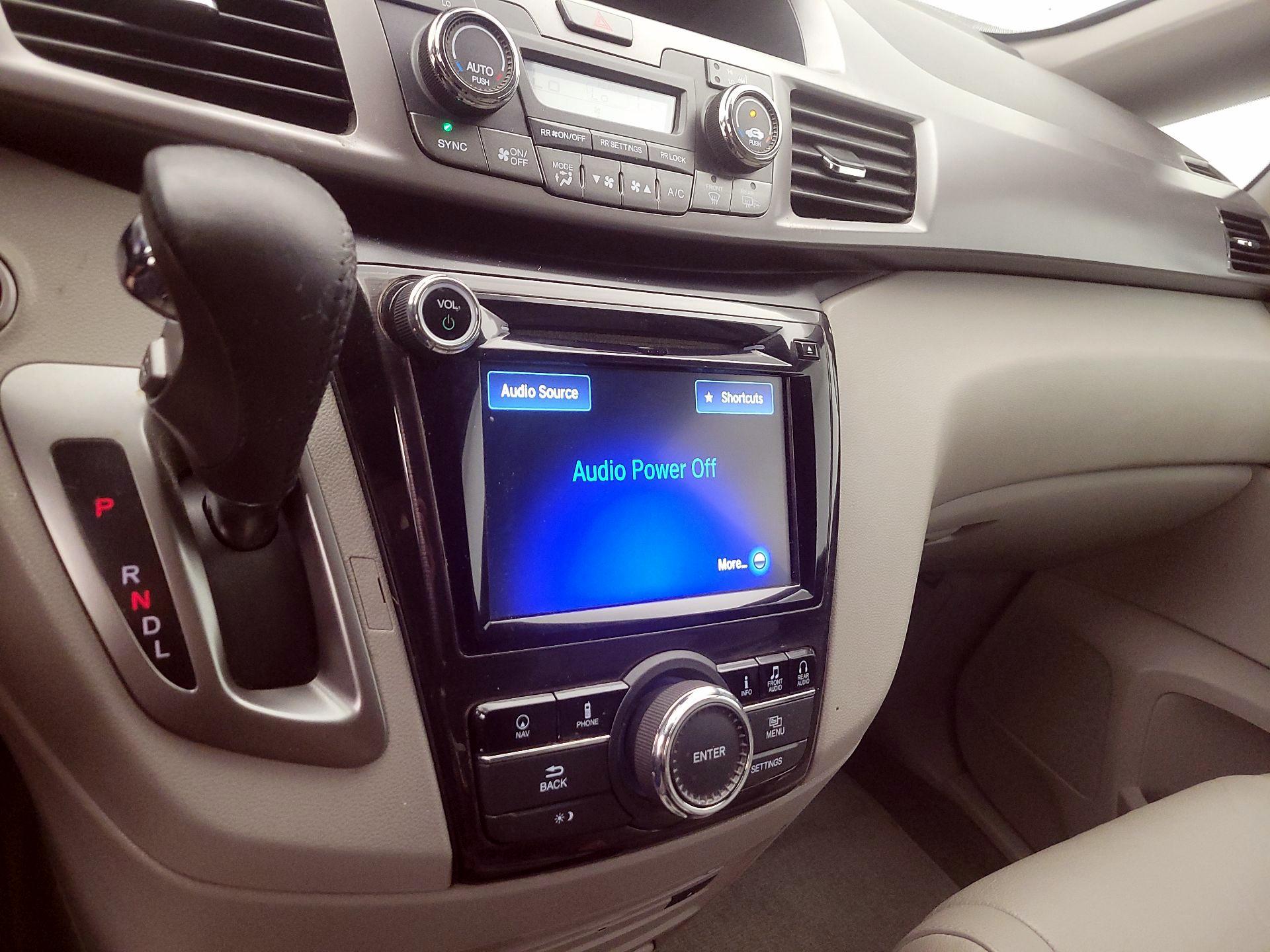 Thumbnail: 2015 Honda Odyssey - 16