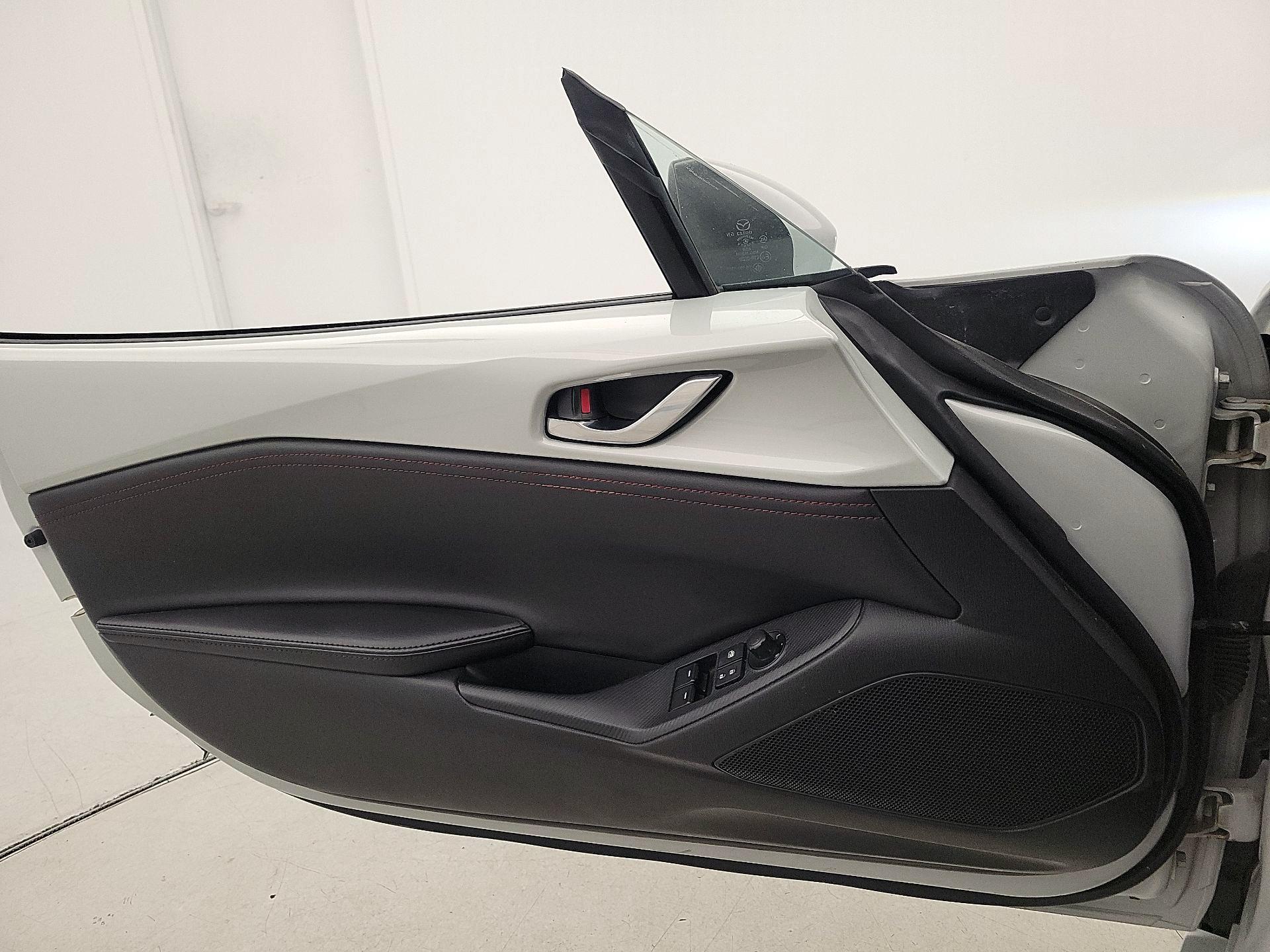 Thumbnail: 2016 Mazda MX-5 Miata - 12