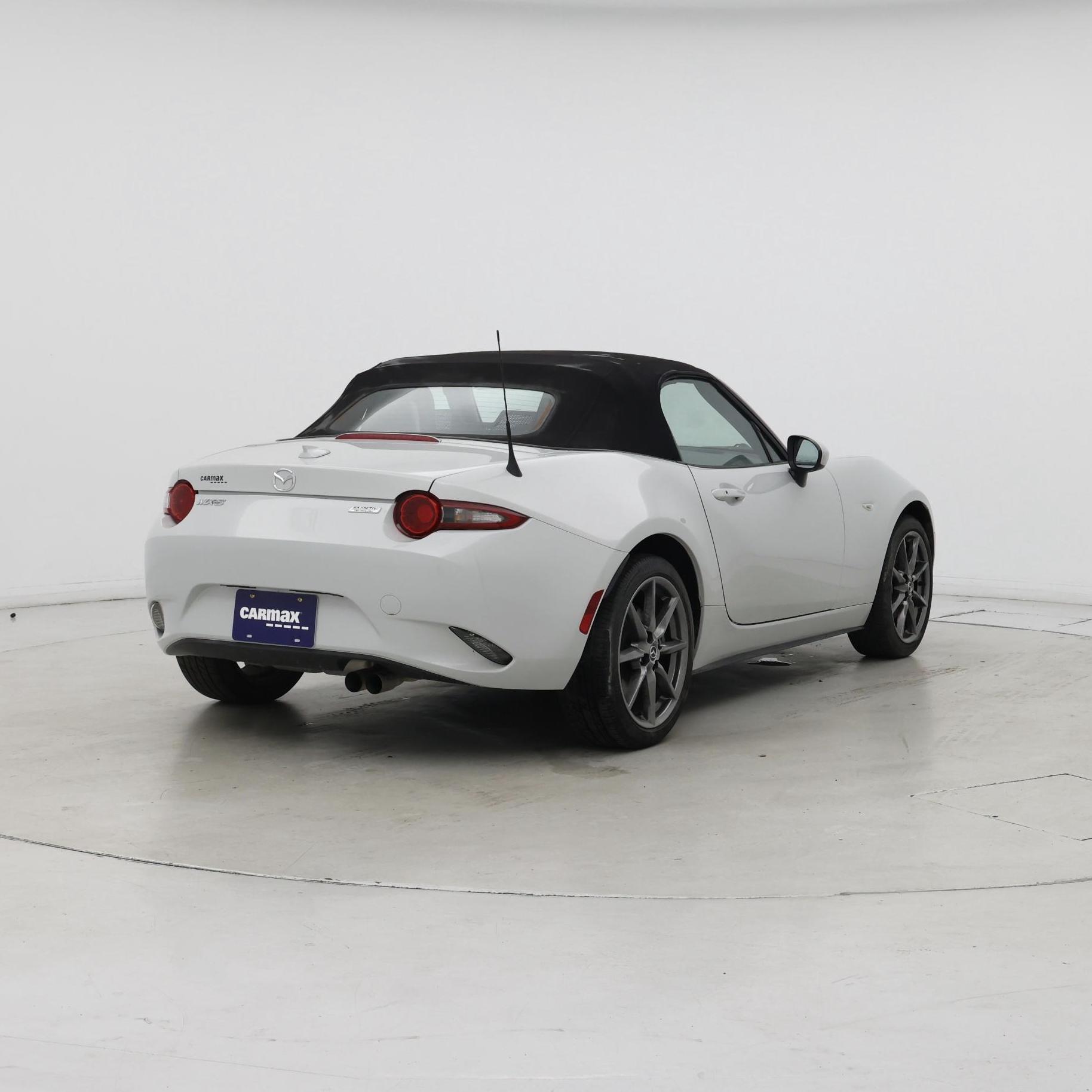 Thumbnail: 2016 Mazda MX-5 Miata - 8