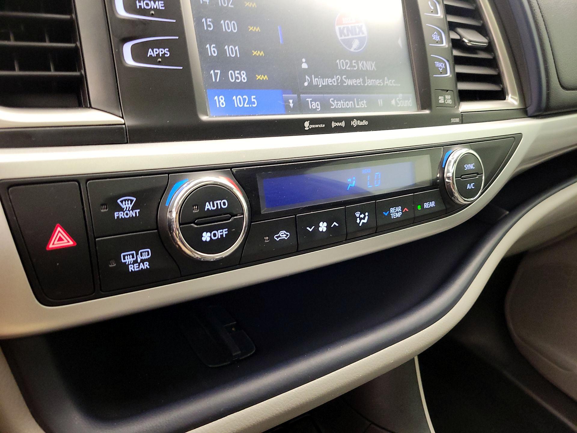 Thumbnail: 2019 Toyota Highlander - 16