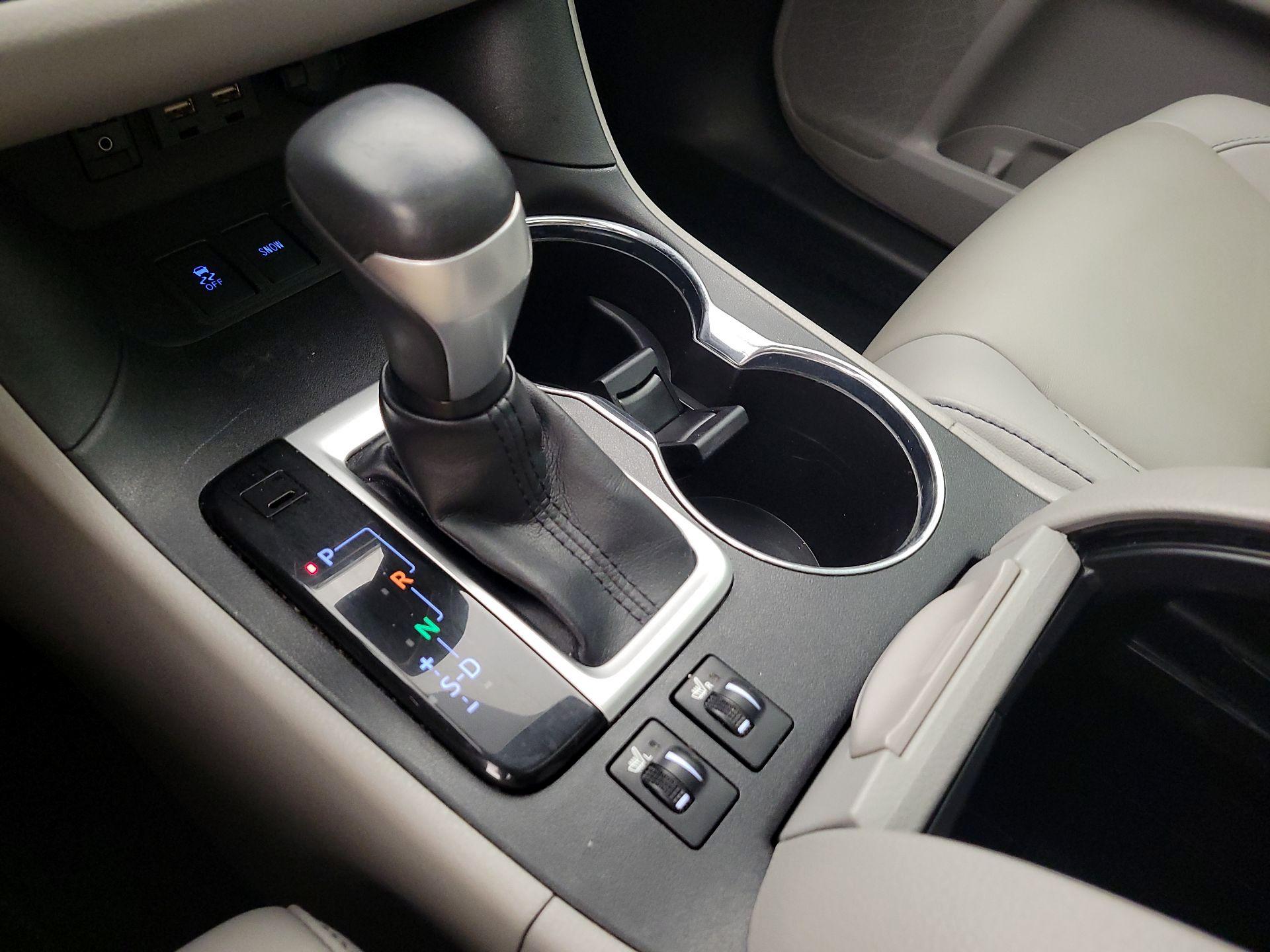 Thumbnail: 2019 Toyota Highlander - 17