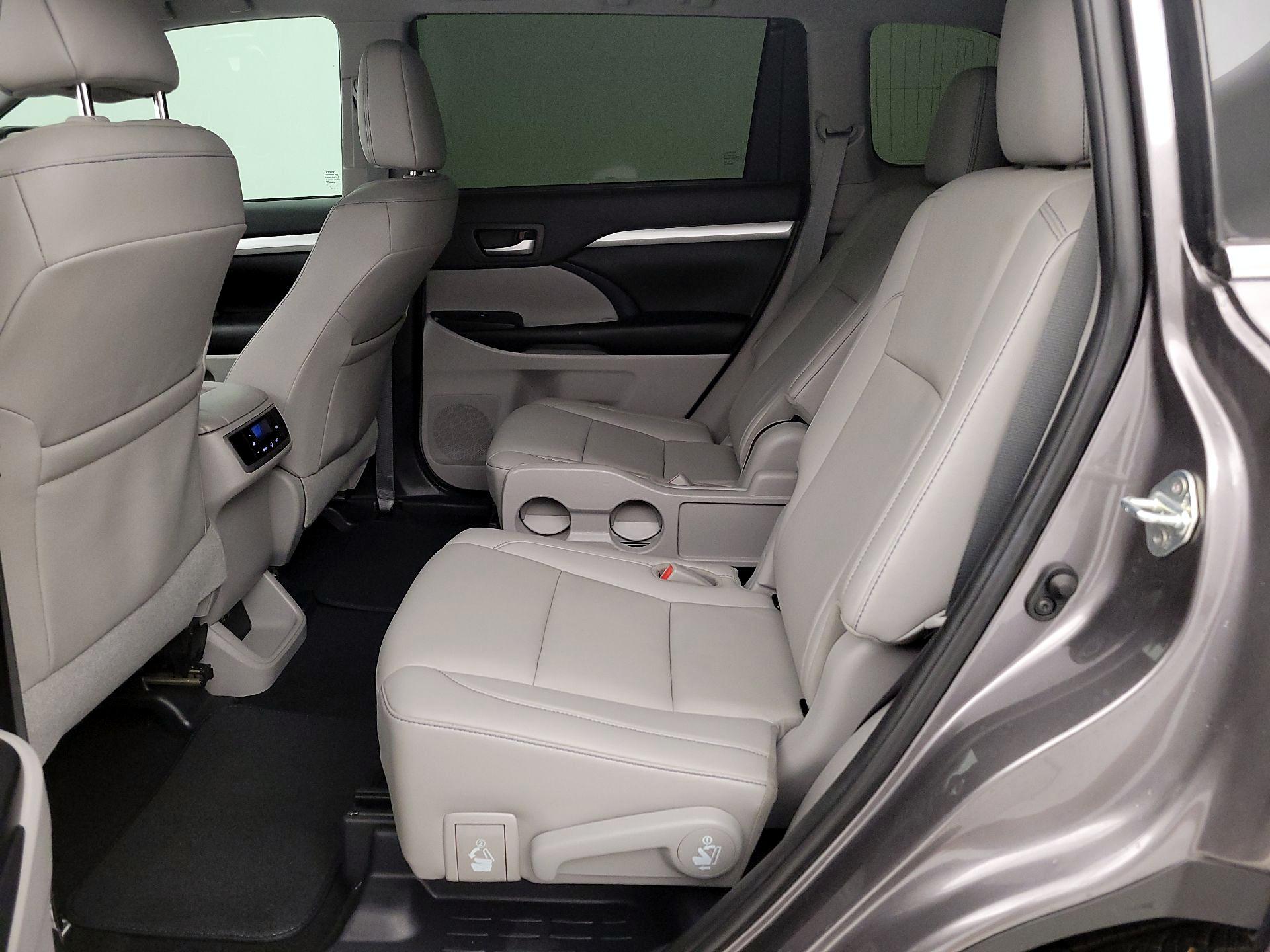 Thumbnail: 2019 Toyota Highlander - 20