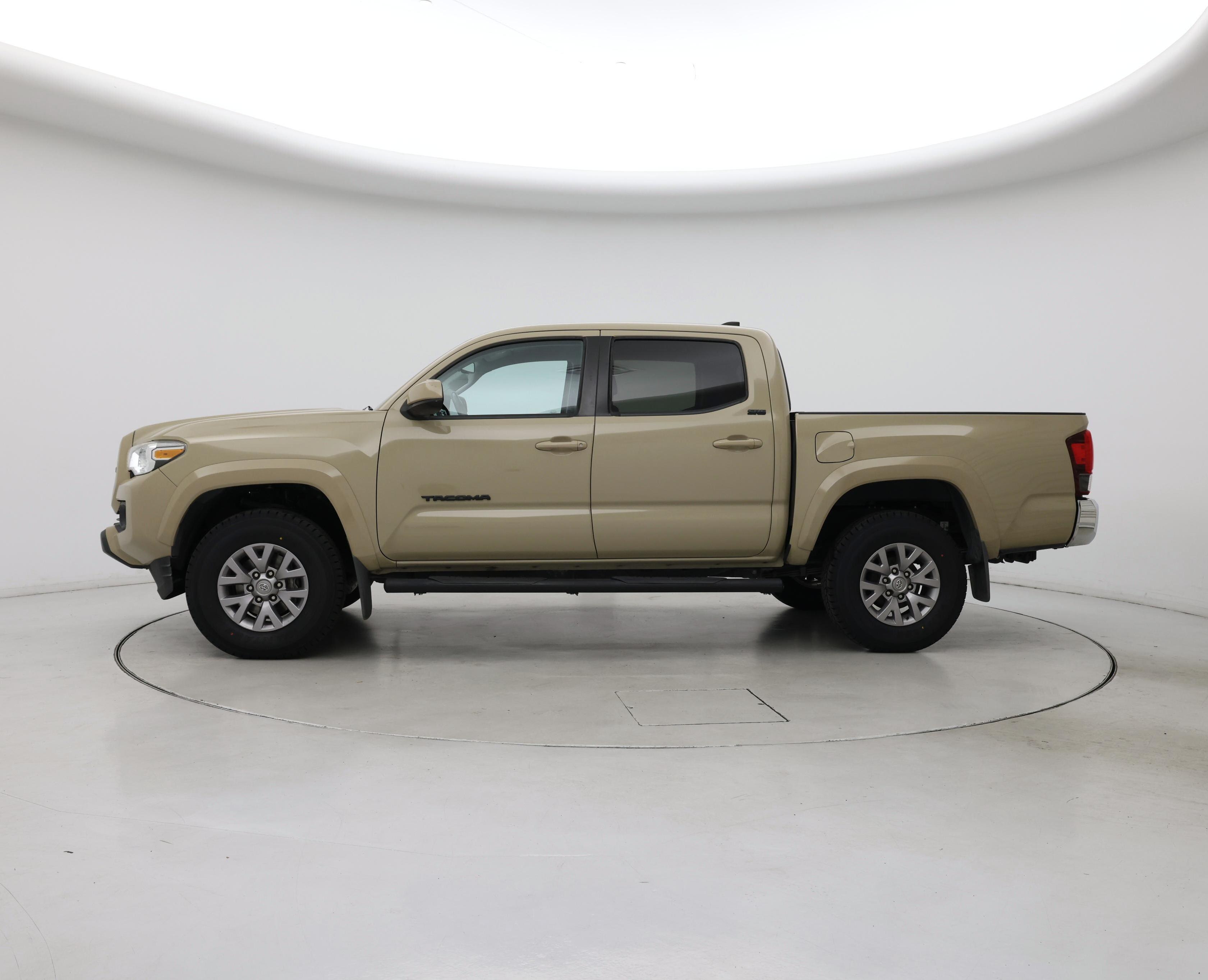 Thumbnail: 2019 Toyota Tacoma - 3