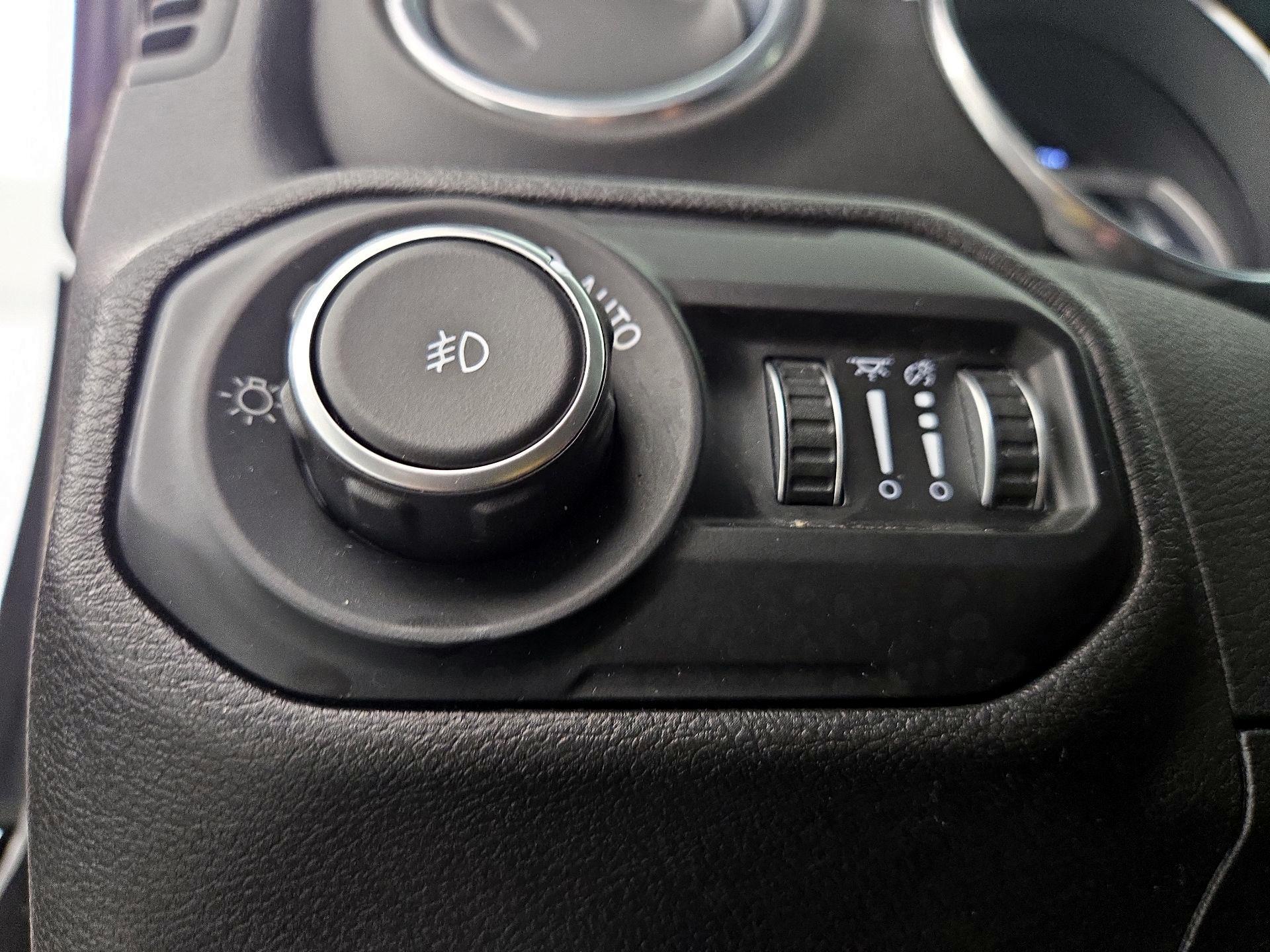 Thumbnail: 2018 Jeep Wrangler - 13
