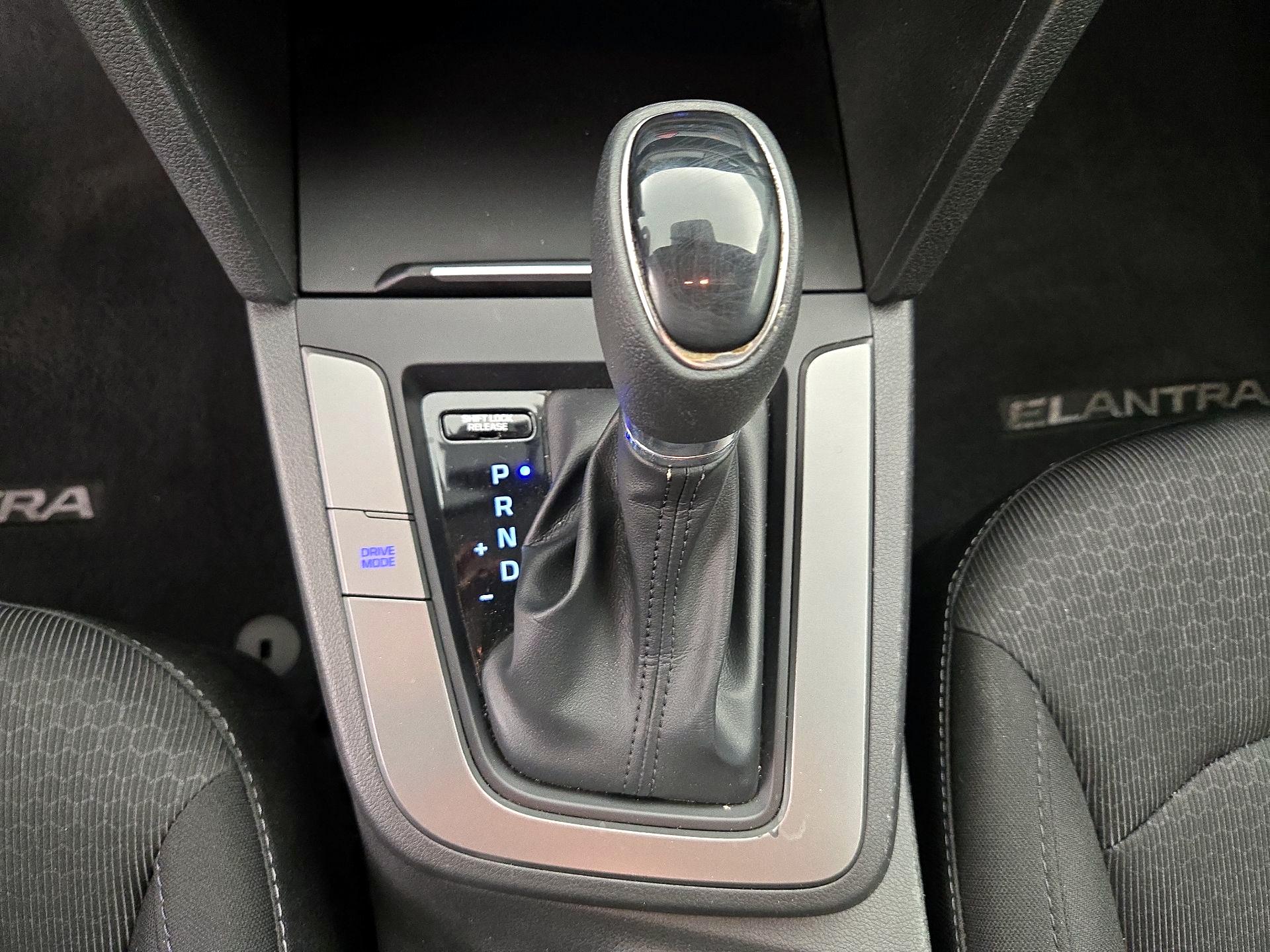Thumbnail: 2018 Hyundai Elantra - 17