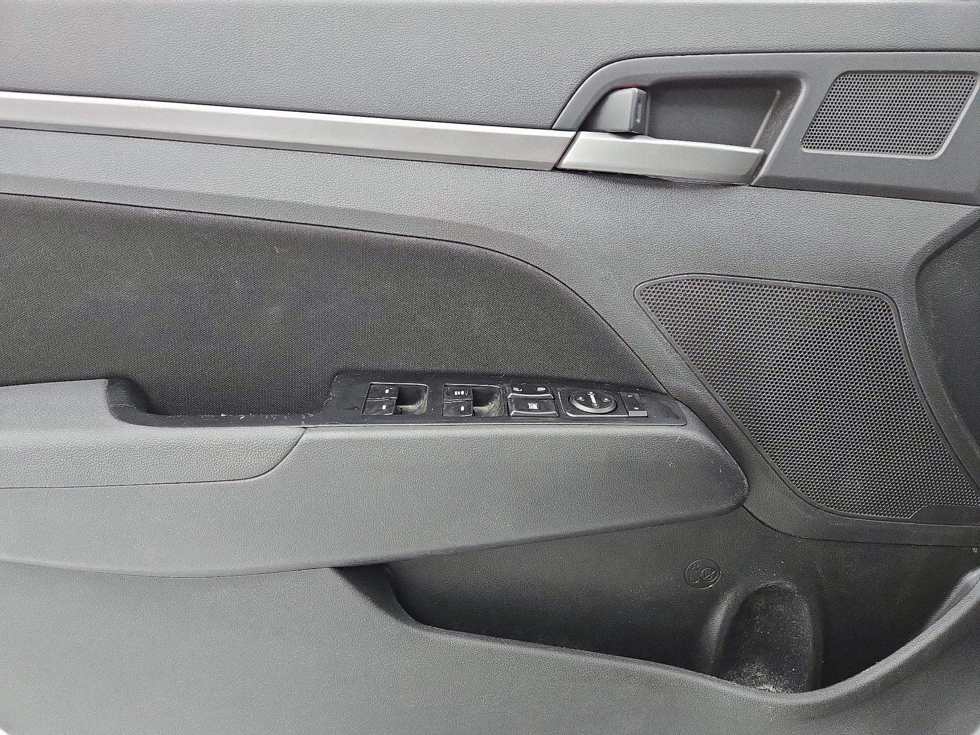 Thumbnail: 2018 Hyundai Elantra - 12