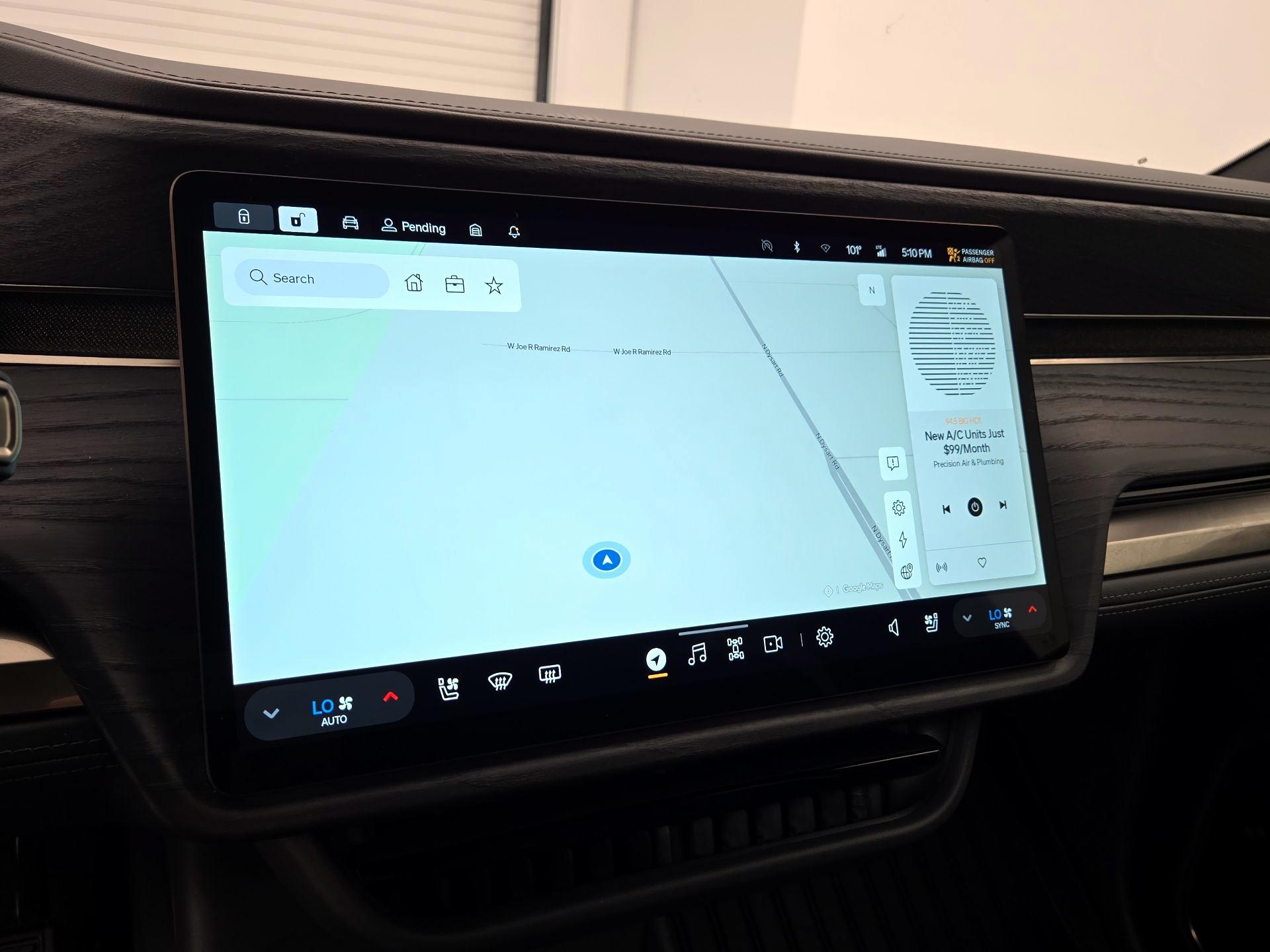 Thumbnail: 2025 Rivian R1S - 13