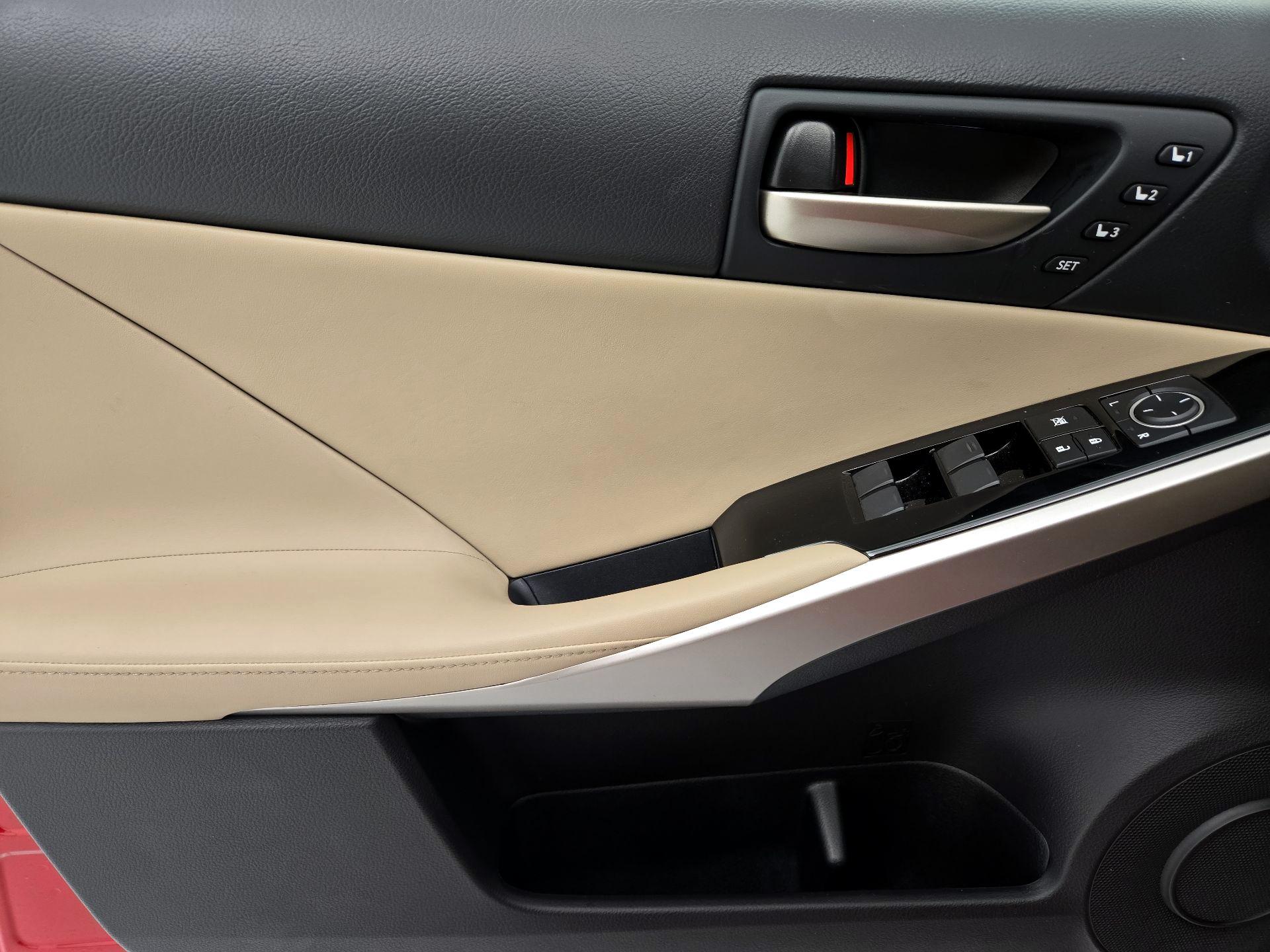 Thumbnail: 2019 Lexus IS - 12