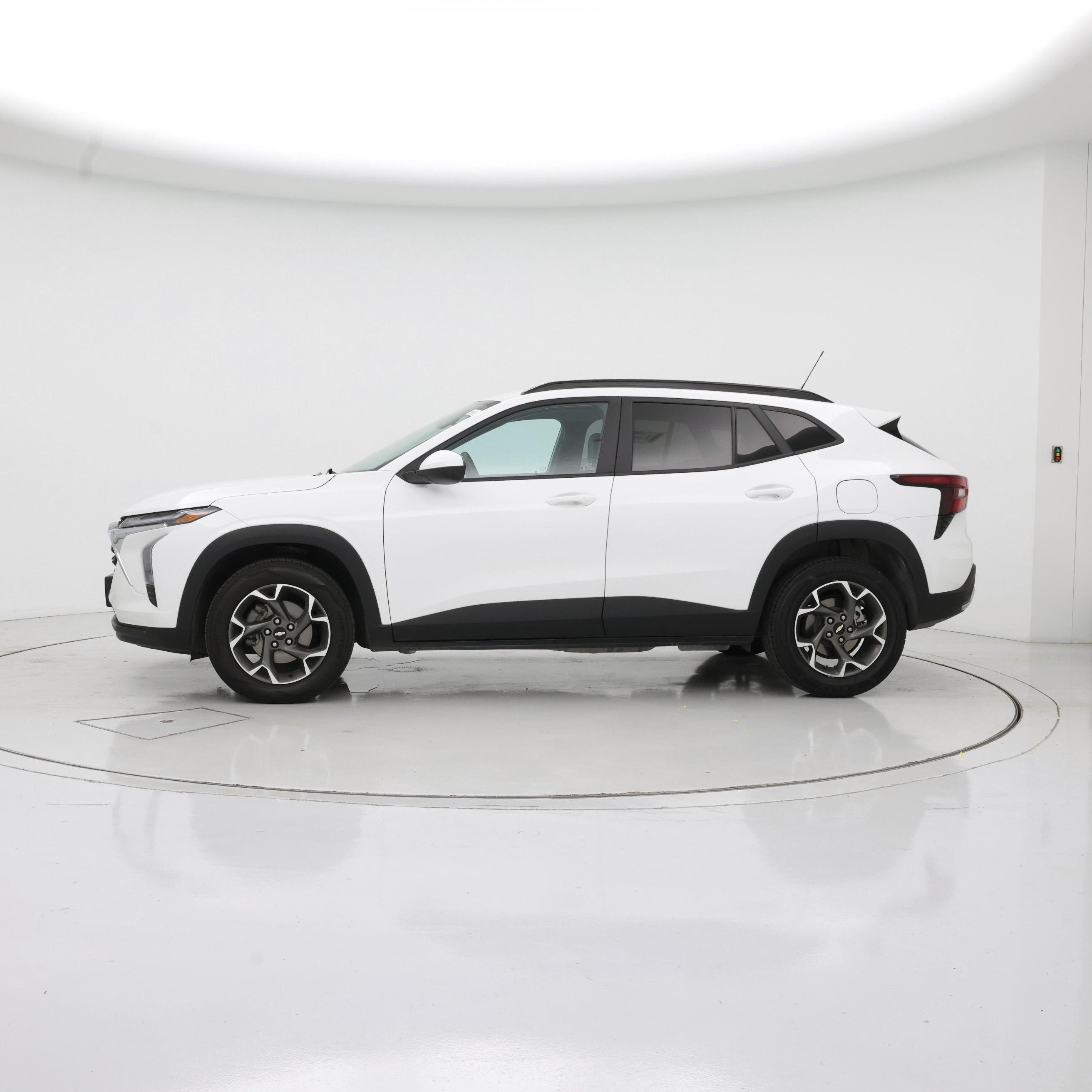 Thumbnail: 2024 Chevrolet Trax - 3