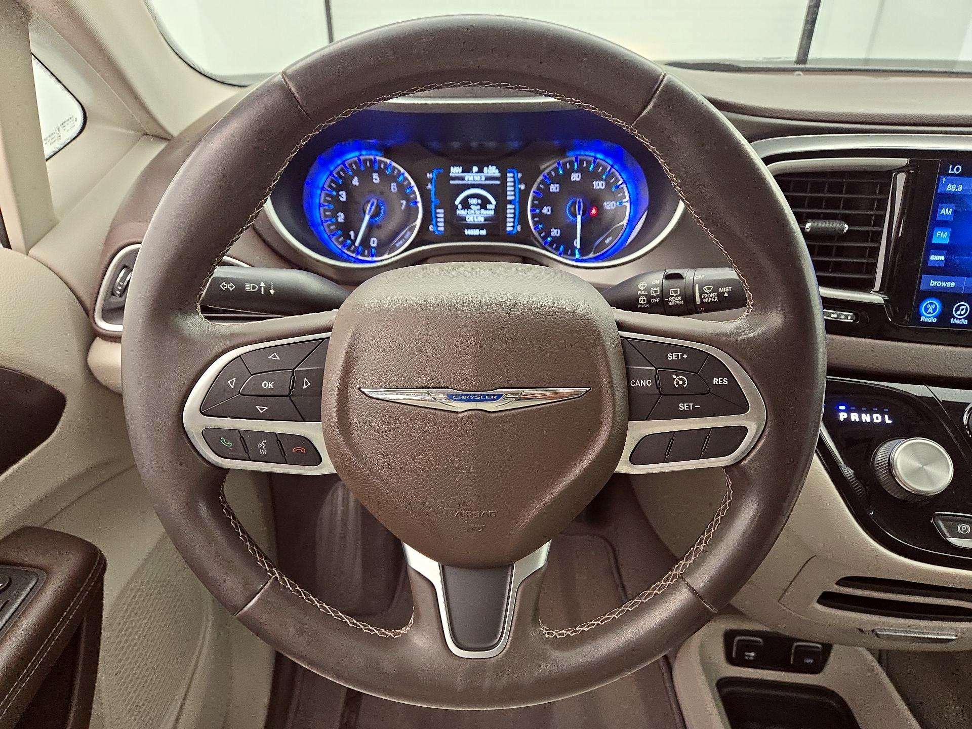 Thumbnail: 2017 Chrysler Pacifica - 10