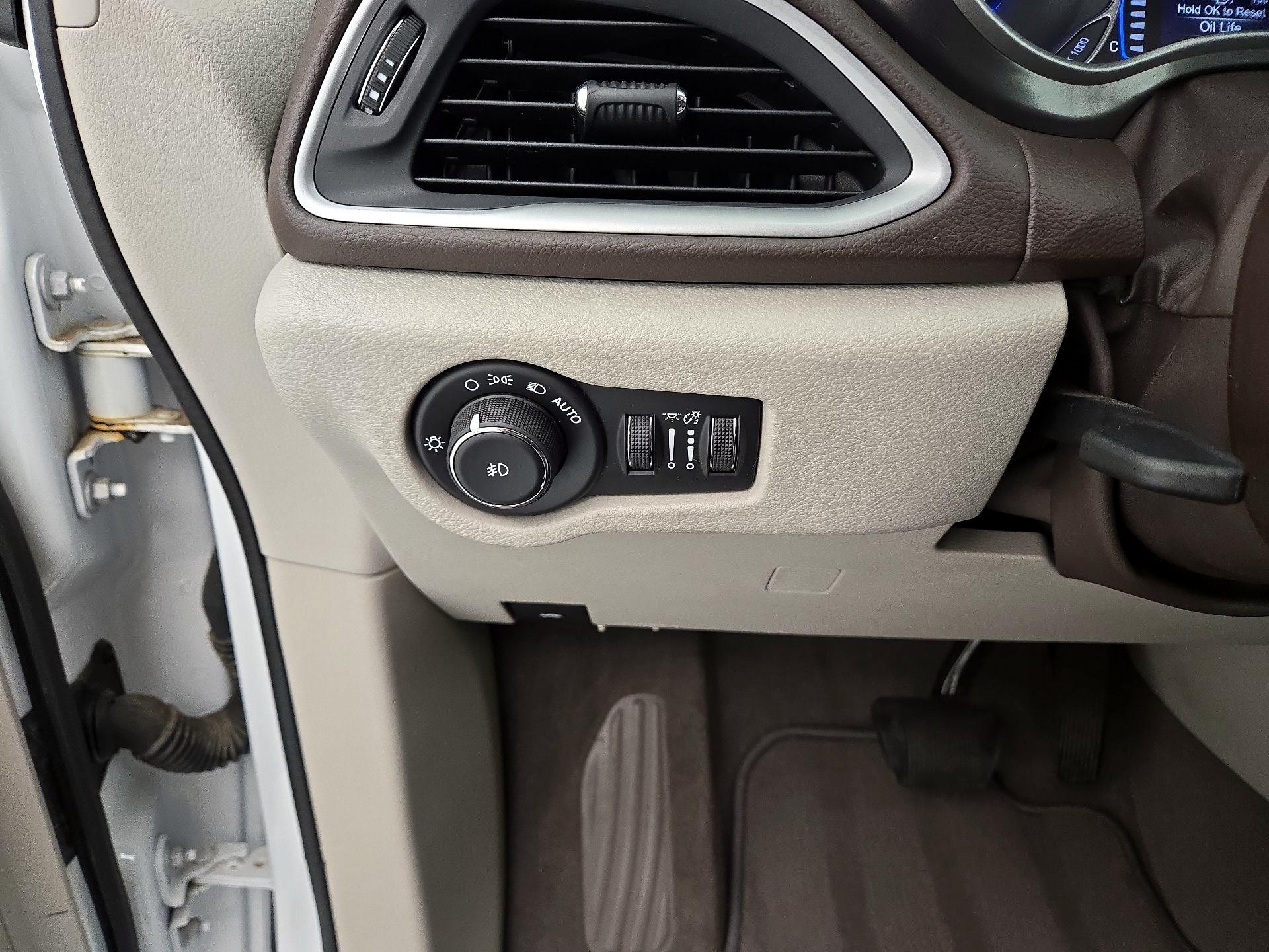 Thumbnail: 2017 Chrysler Pacifica - 13