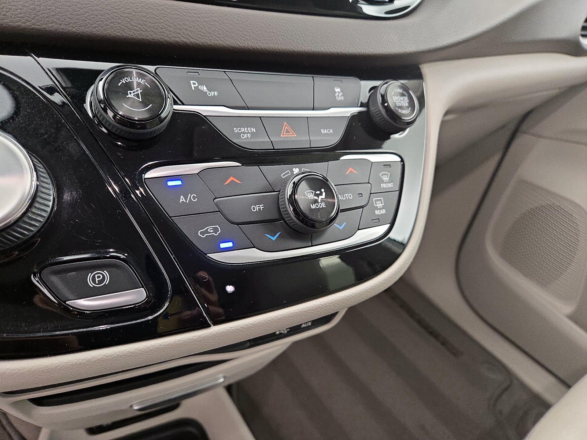 Thumbnail: 2017 Chrysler Pacifica - 16