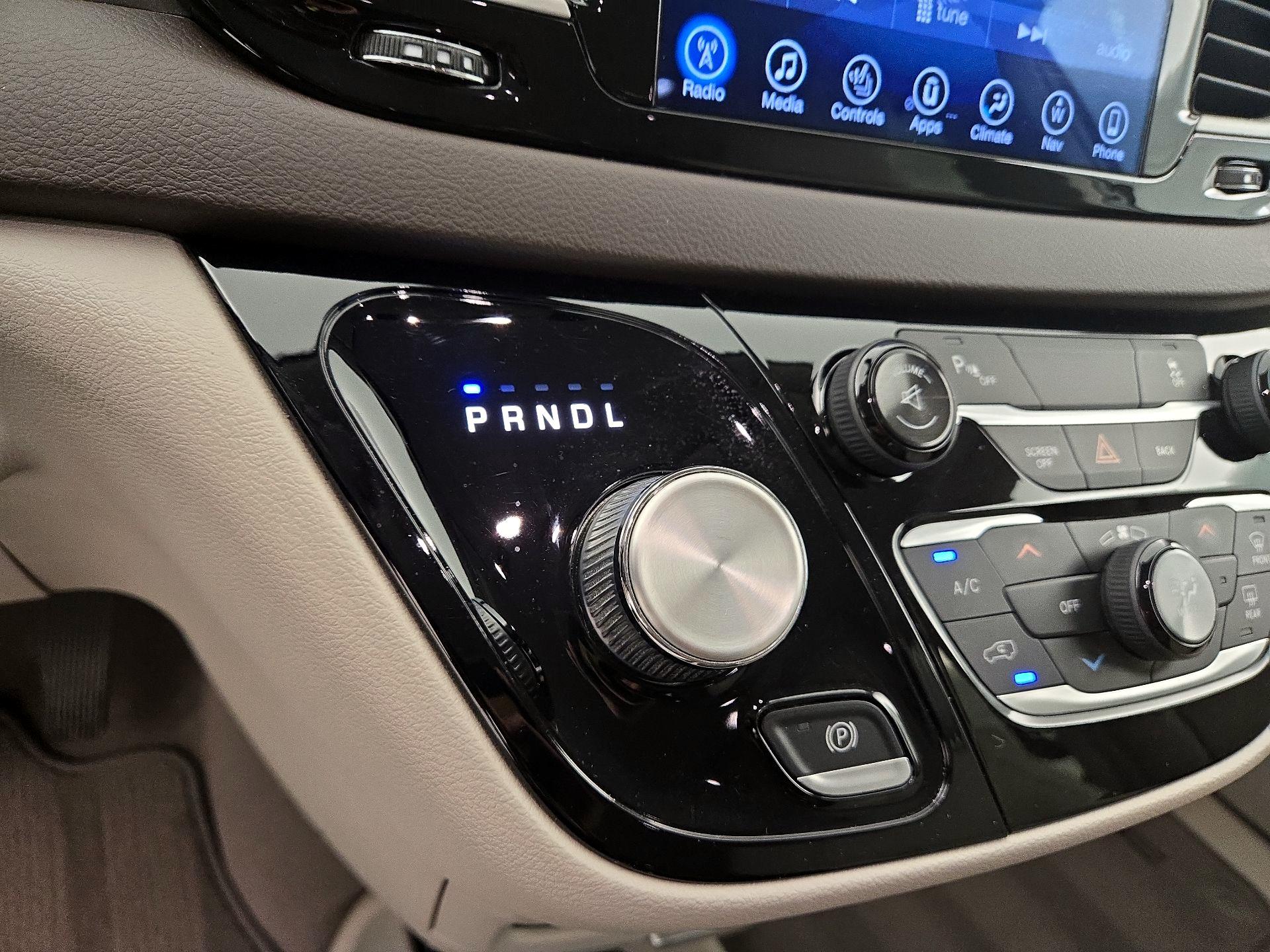 Thumbnail: 2017 Chrysler Pacifica - 17