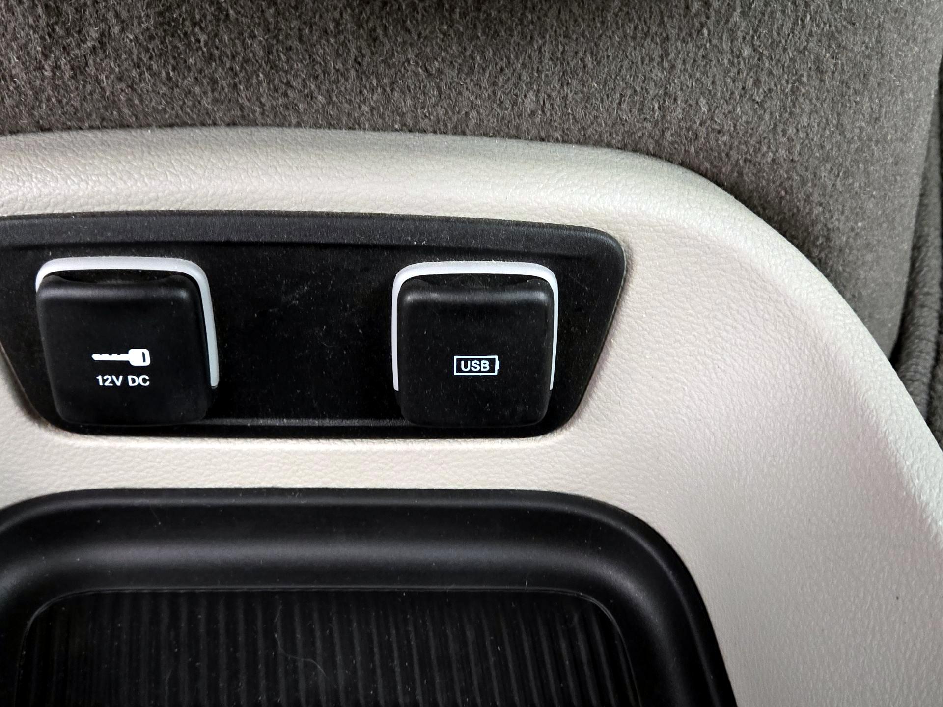 Thumbnail: 2017 Chrysler Pacifica - 18