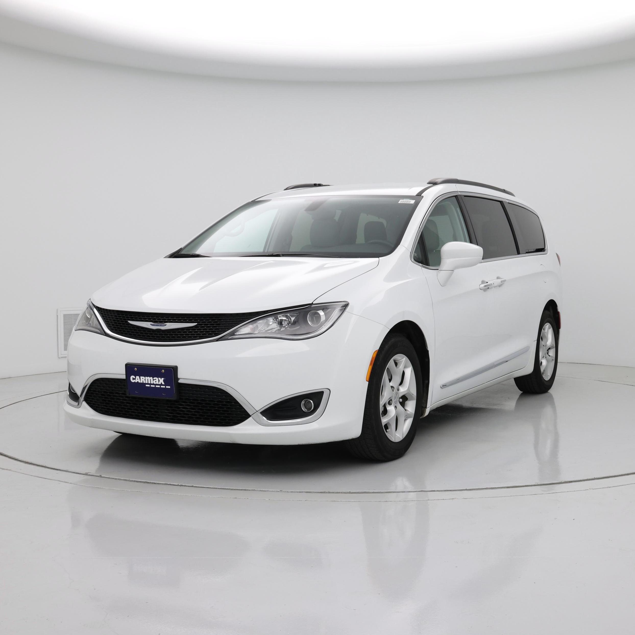 Thumbnail: 2017 Chrysler Pacifica - 4