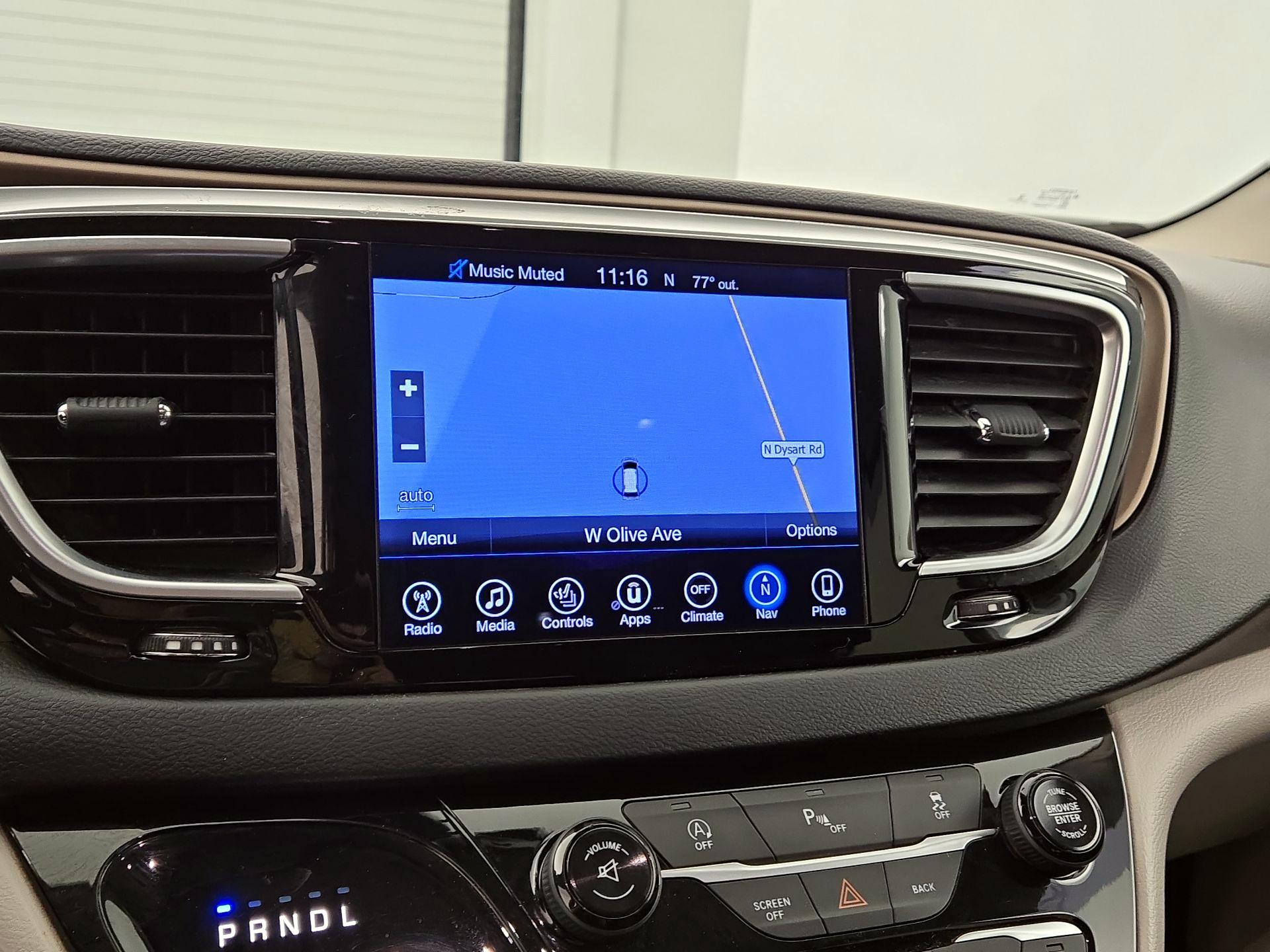 Thumbnail: 2017 Chrysler Pacifica - 14