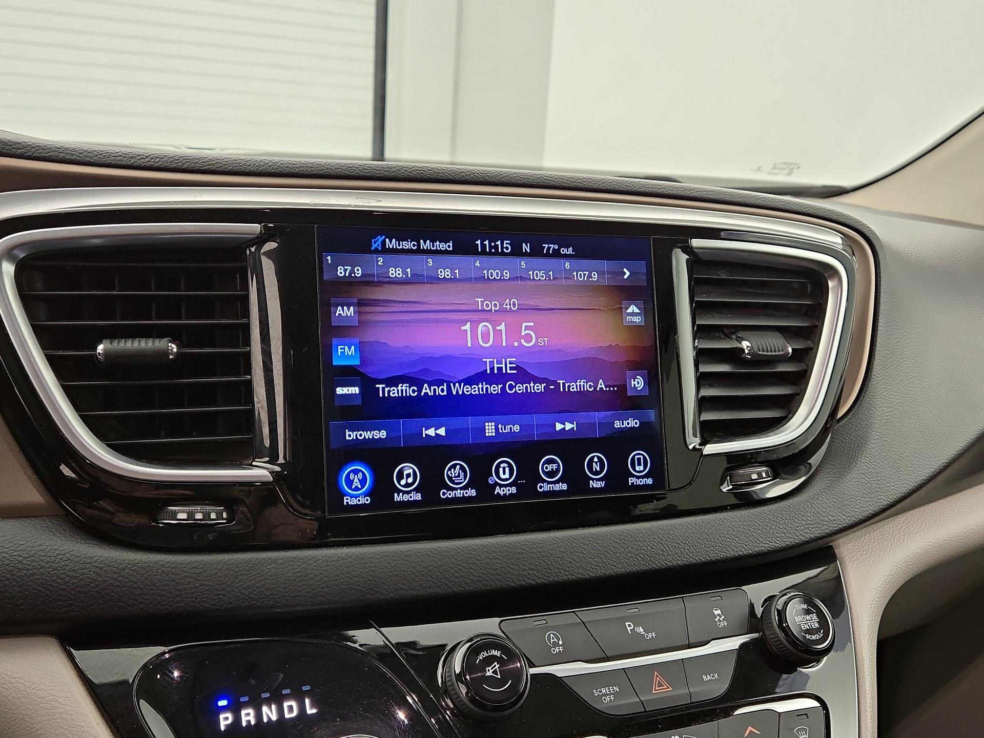 Thumbnail: 2017 Chrysler Pacifica - 16