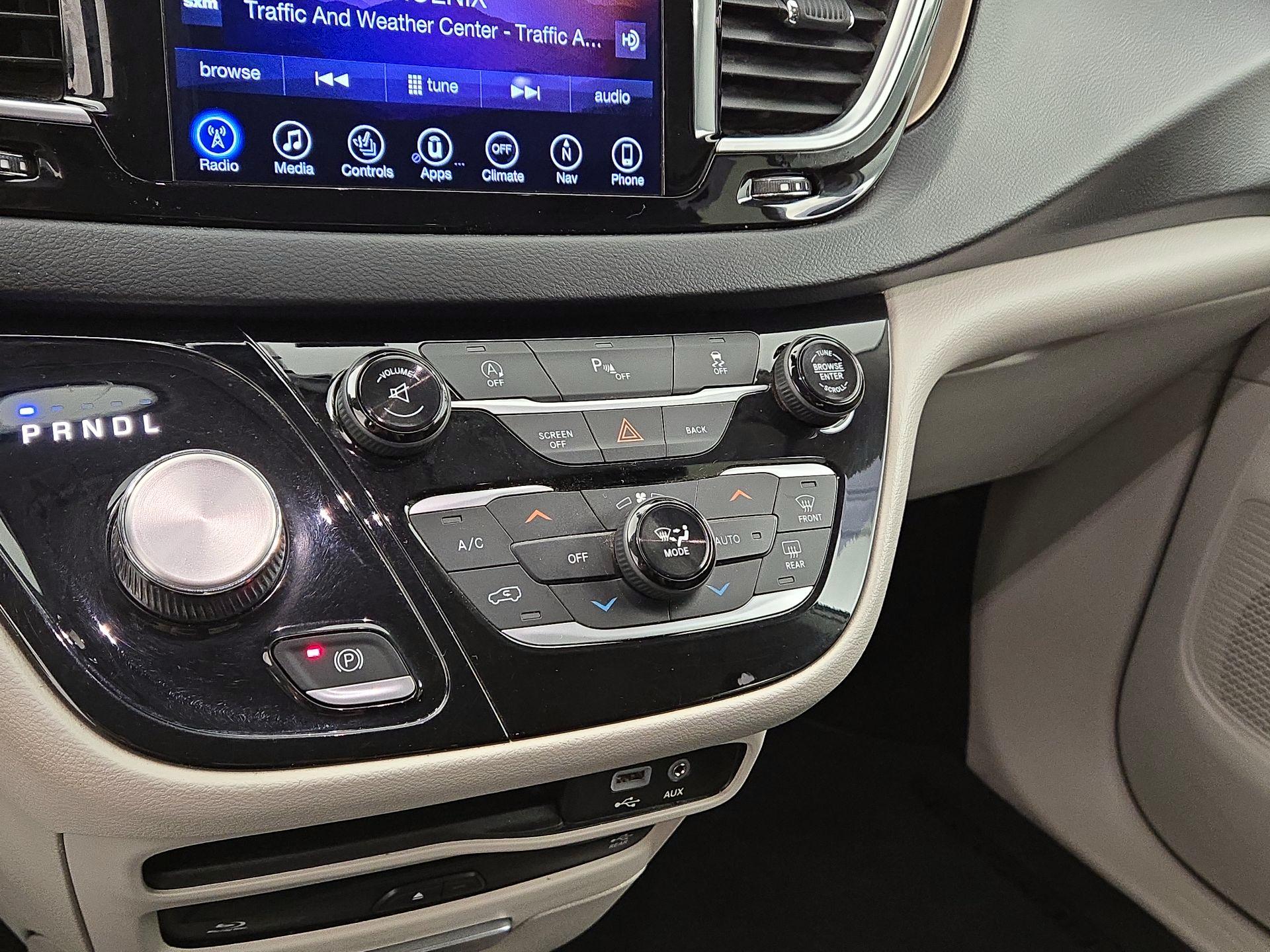 Thumbnail: 2017 Chrysler Pacifica - 17