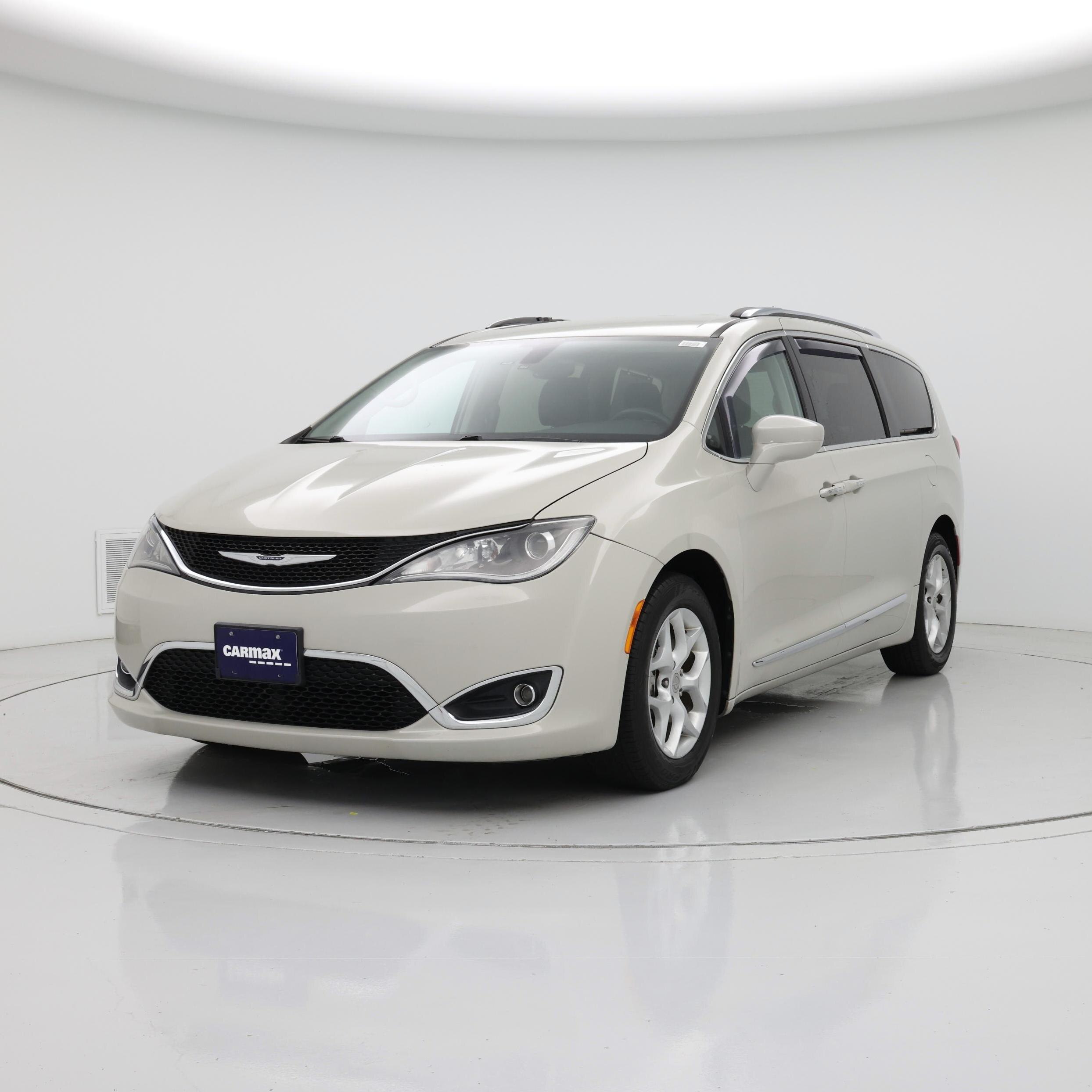 Thumbnail: 2017 Chrysler Pacifica - 4