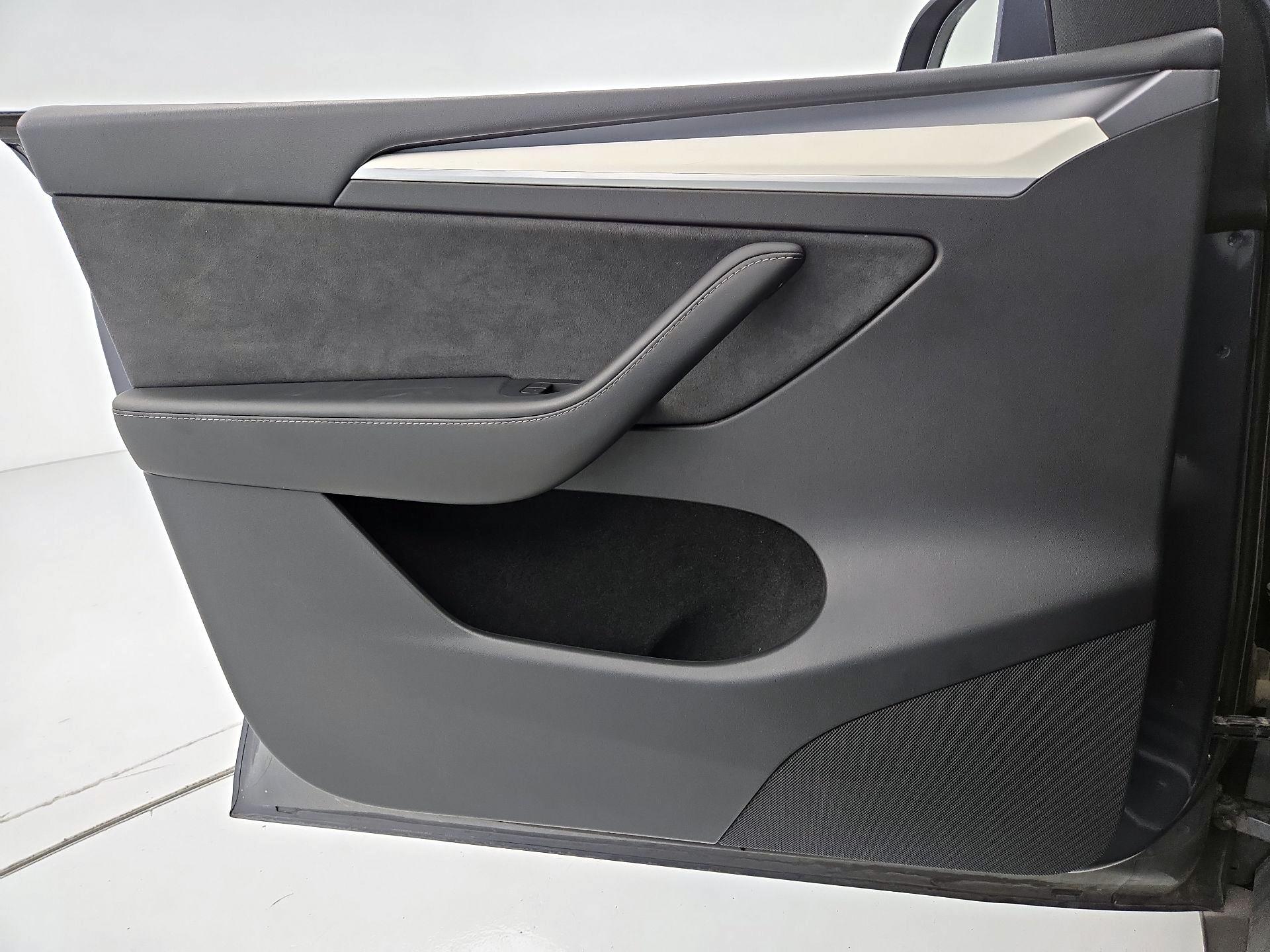 Thumbnail: 2023 Tesla Model Y - 12
