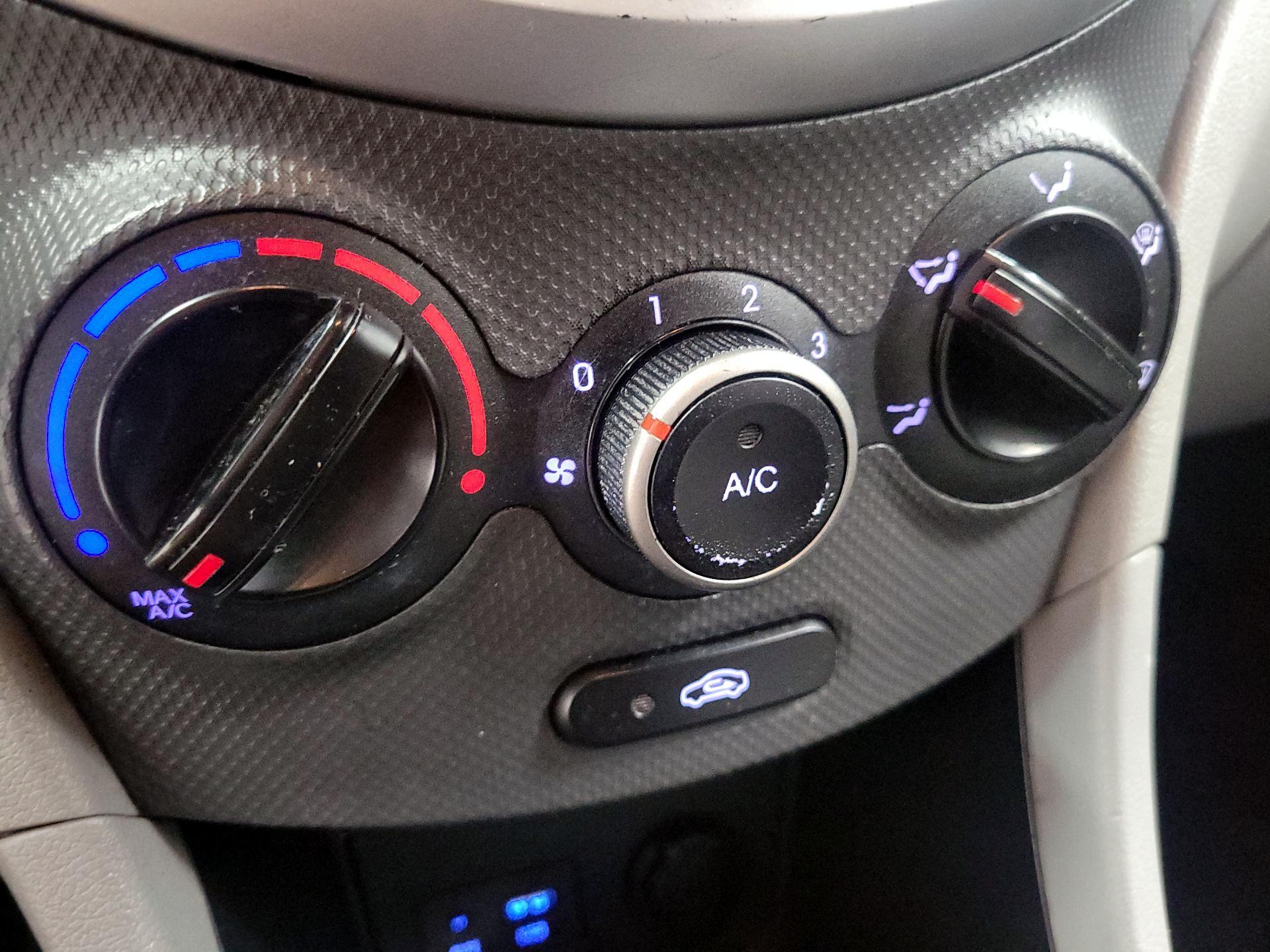 Thumbnail: 2017 Hyundai Accent - 15