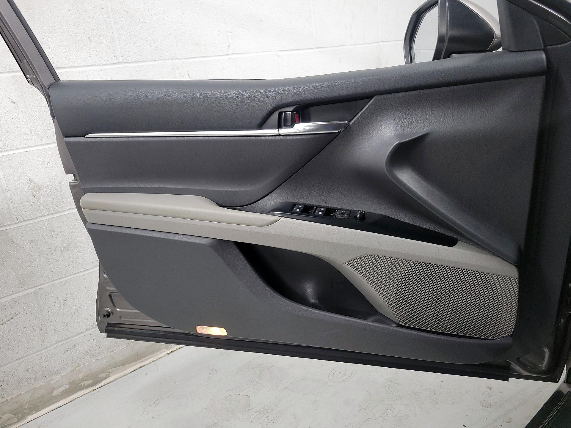 Thumbnail: 2019 Toyota Camry - 12