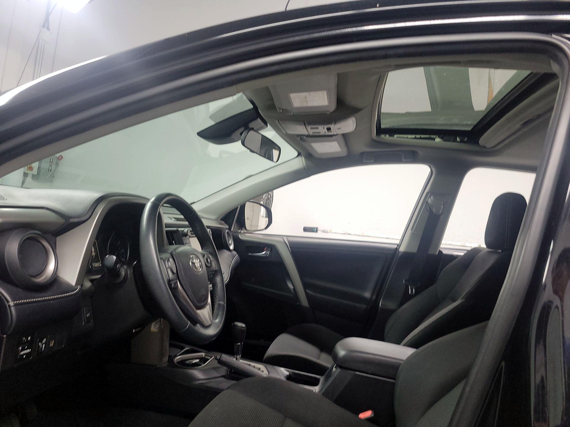 Thumbnail: 2017 Toyota RAV4 - 18