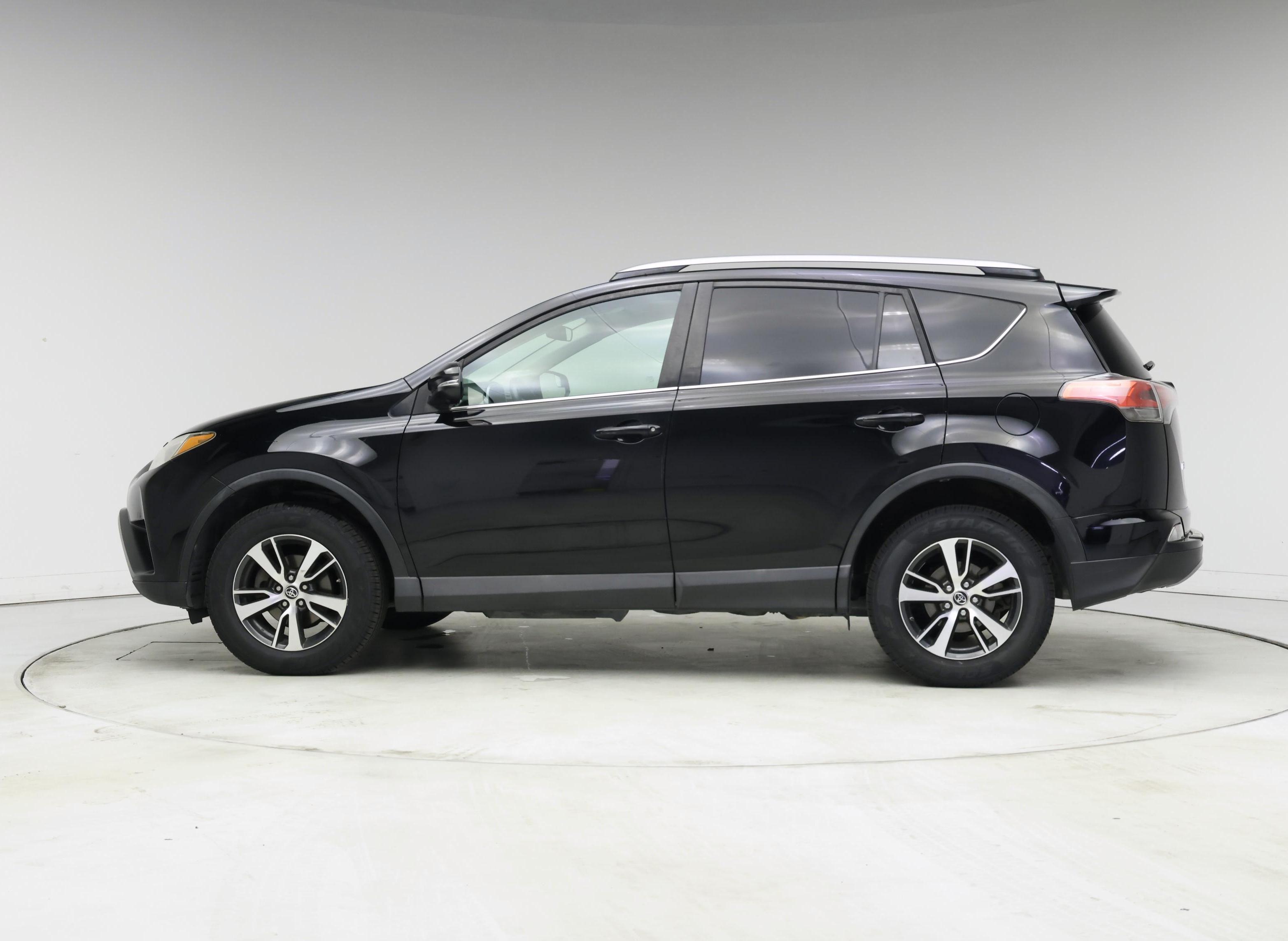 Thumbnail: 2017 Toyota RAV4 - 3