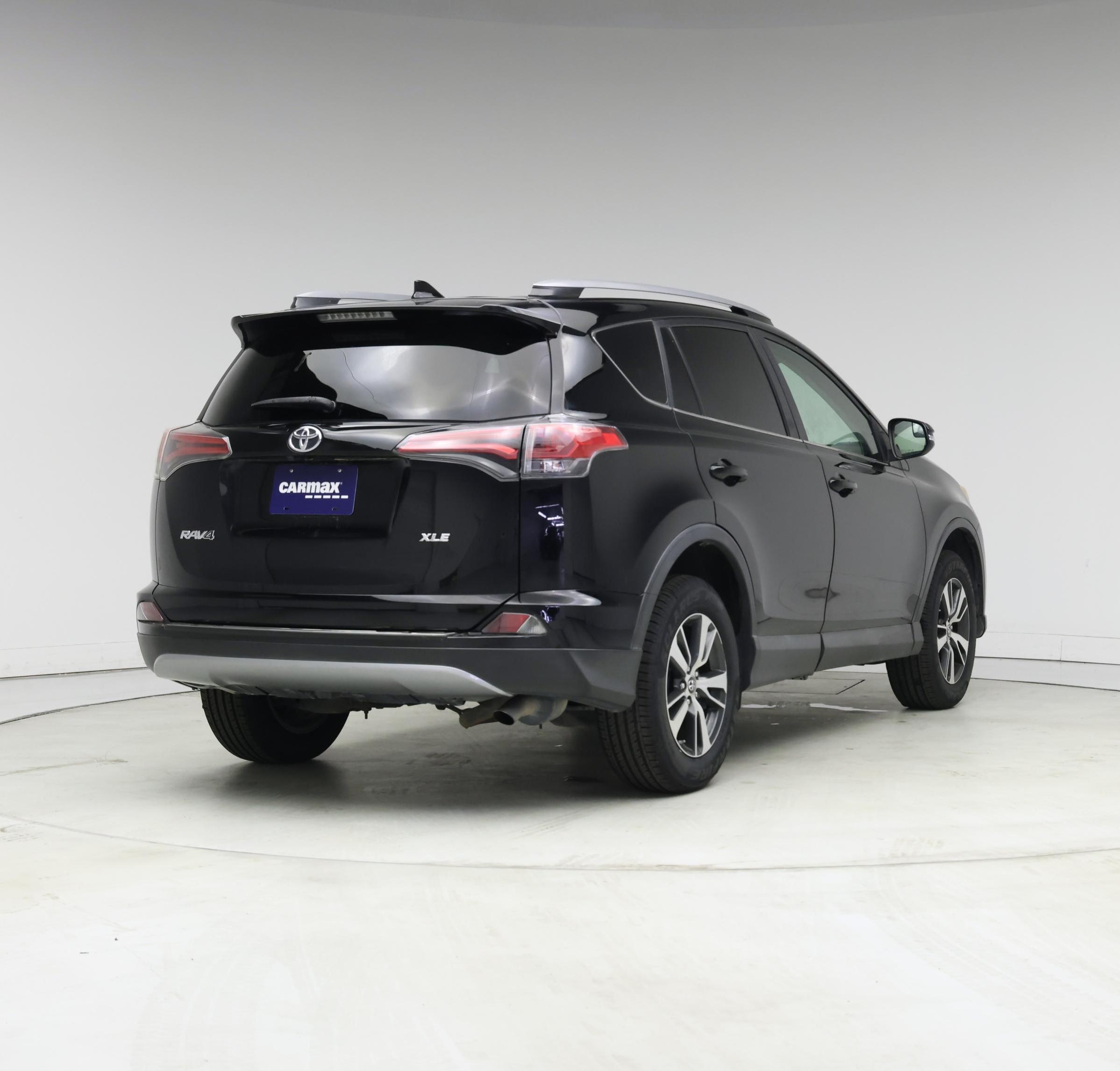 Thumbnail: 2017 Toyota RAV4 - 8