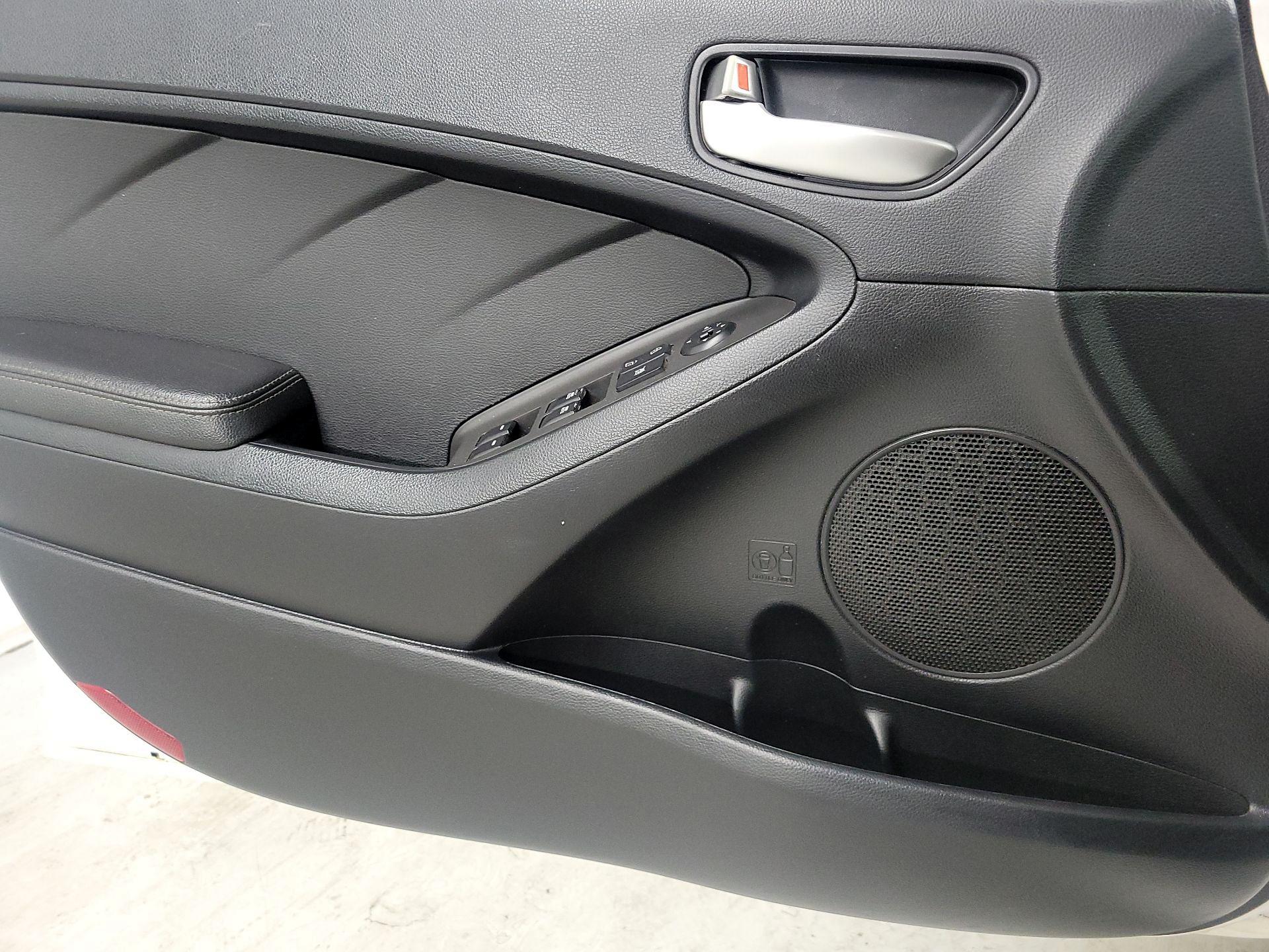 Thumbnail: 2017 Kia Forte - 12