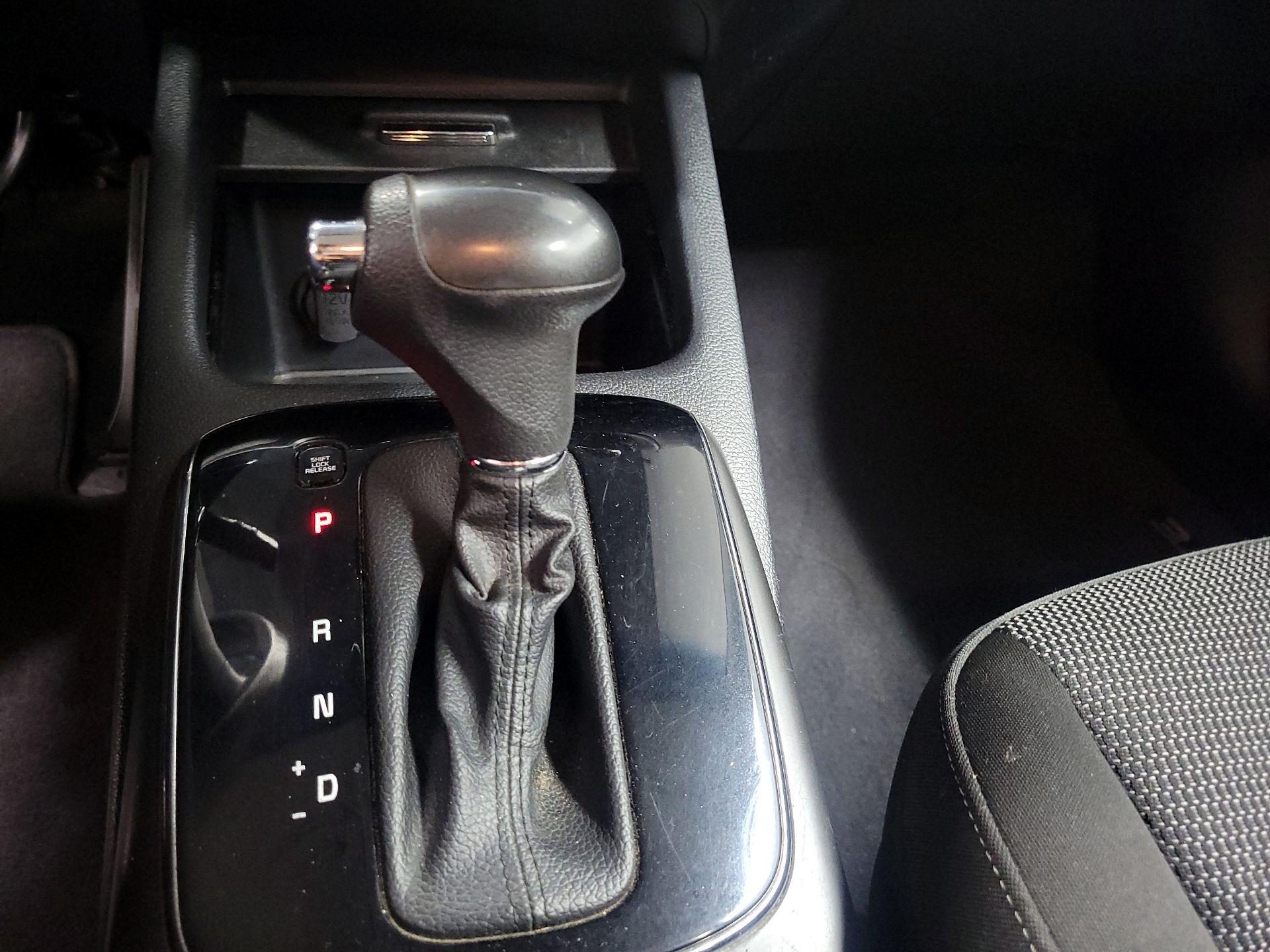 Thumbnail: 2017 Kia Forte - 16