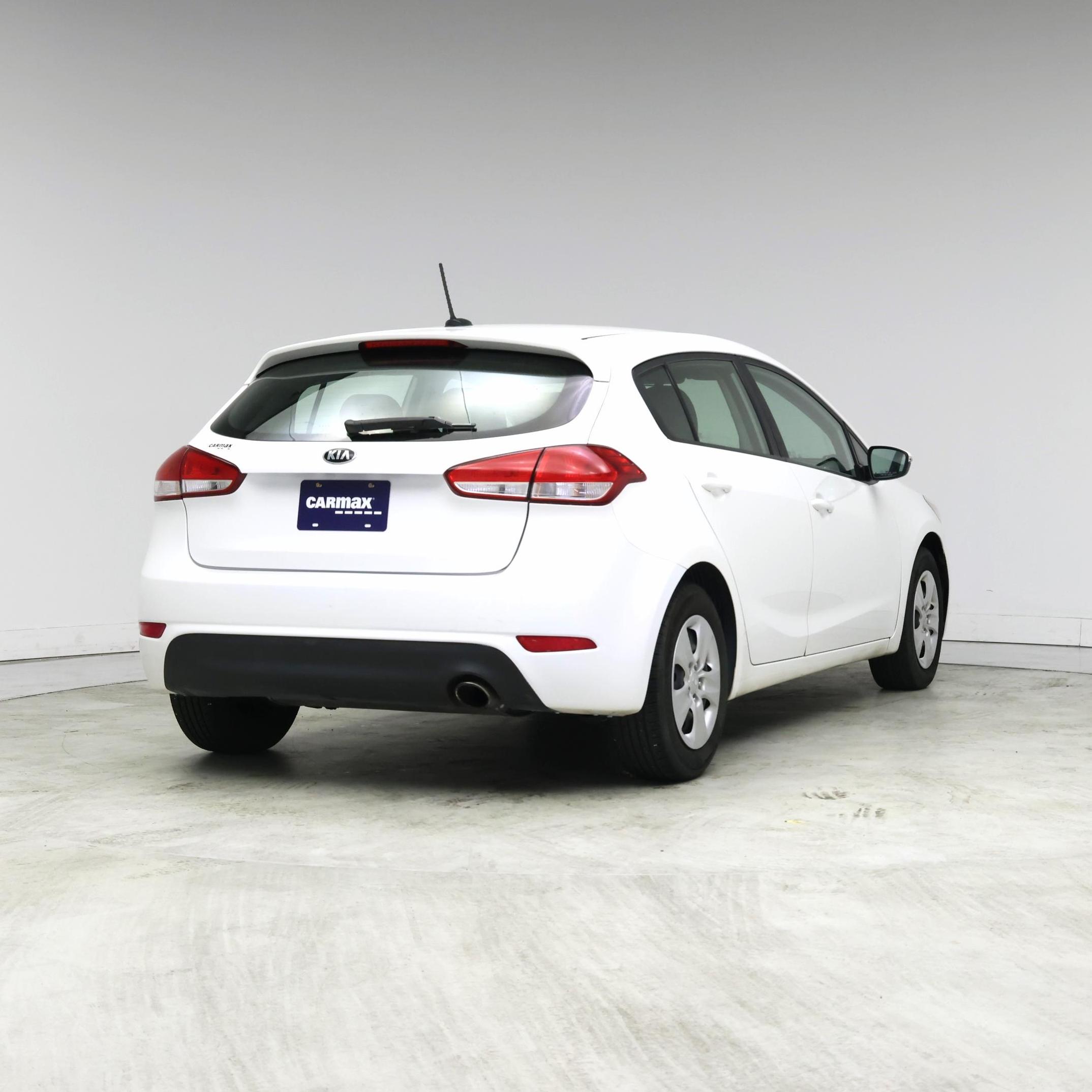 Thumbnail: 2017 Kia Forte - 8
