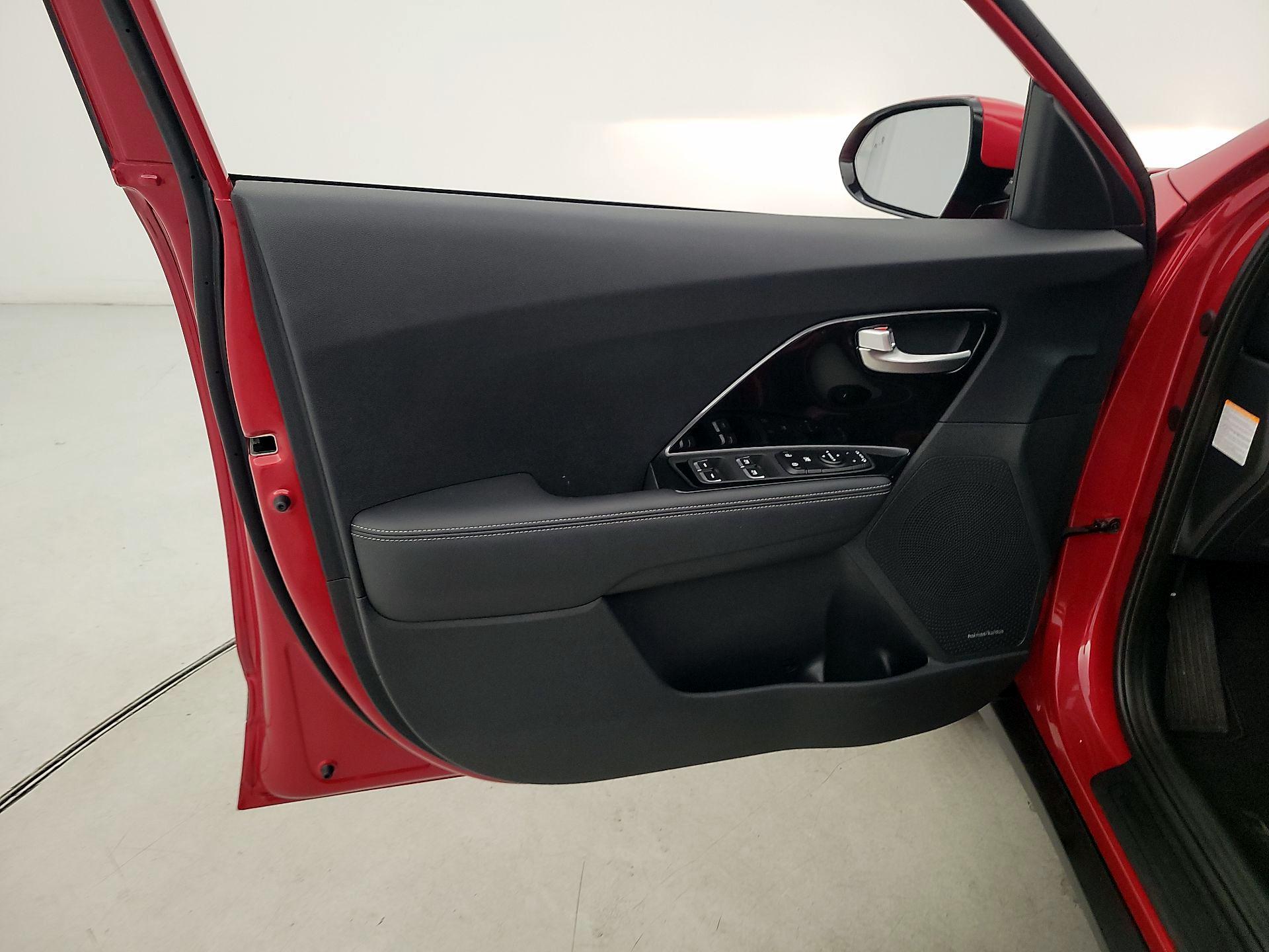 Thumbnail: 2022 Kia Niro - 12