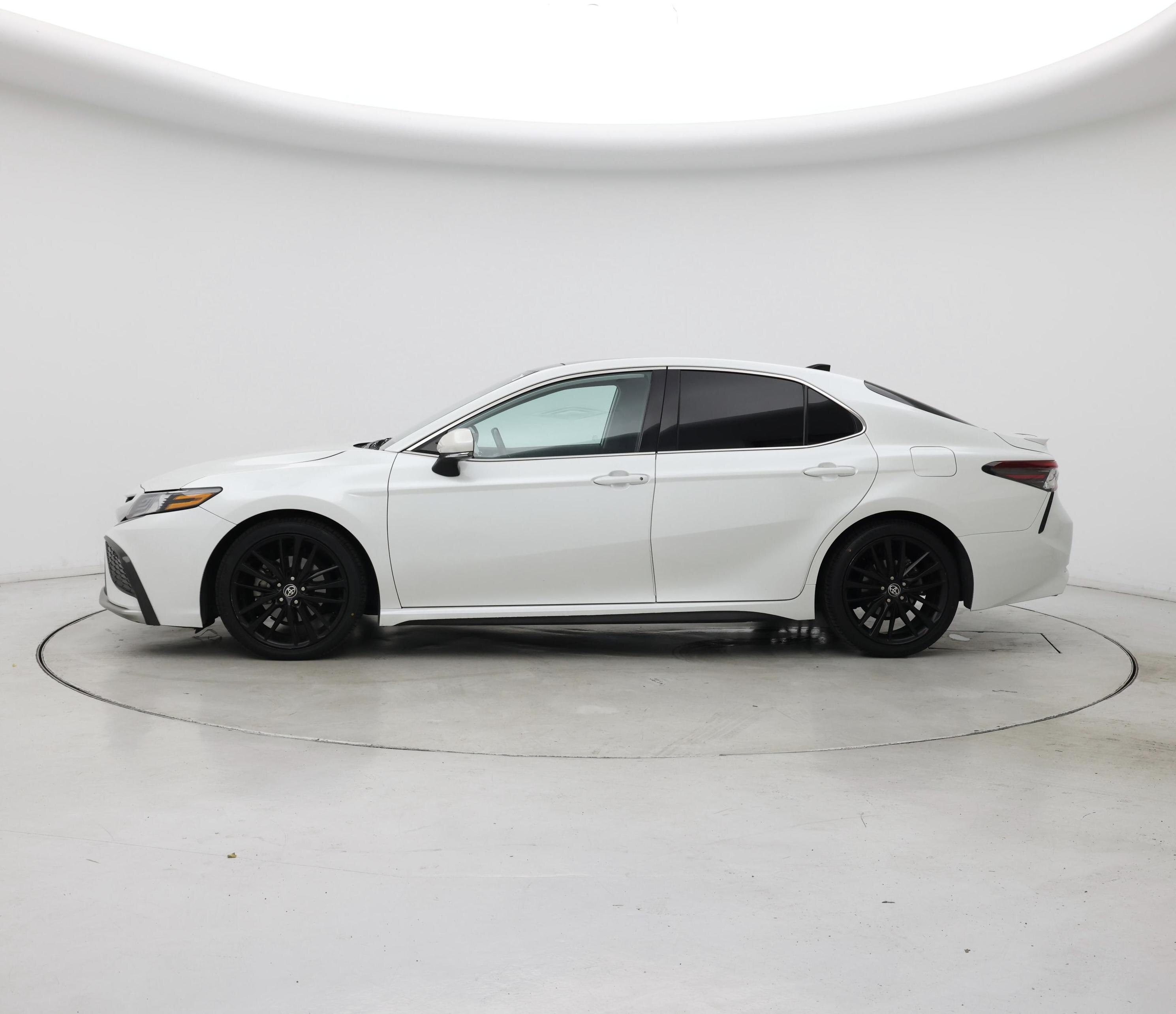 Thumbnail: 2022 Toyota Camry - 3