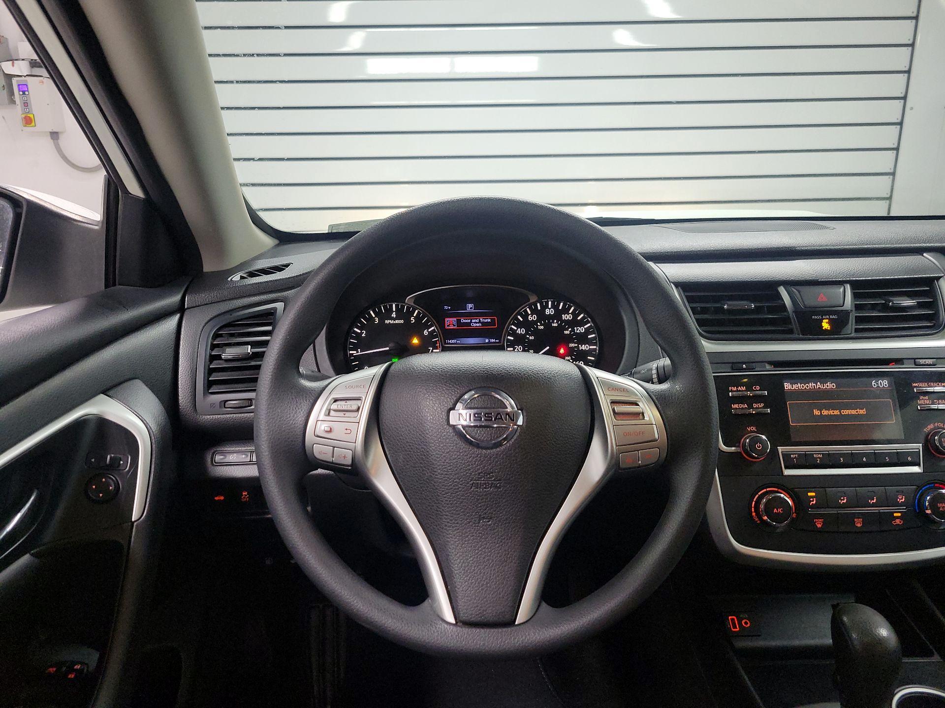 Thumbnail: 2017 Nissan Altima - 10