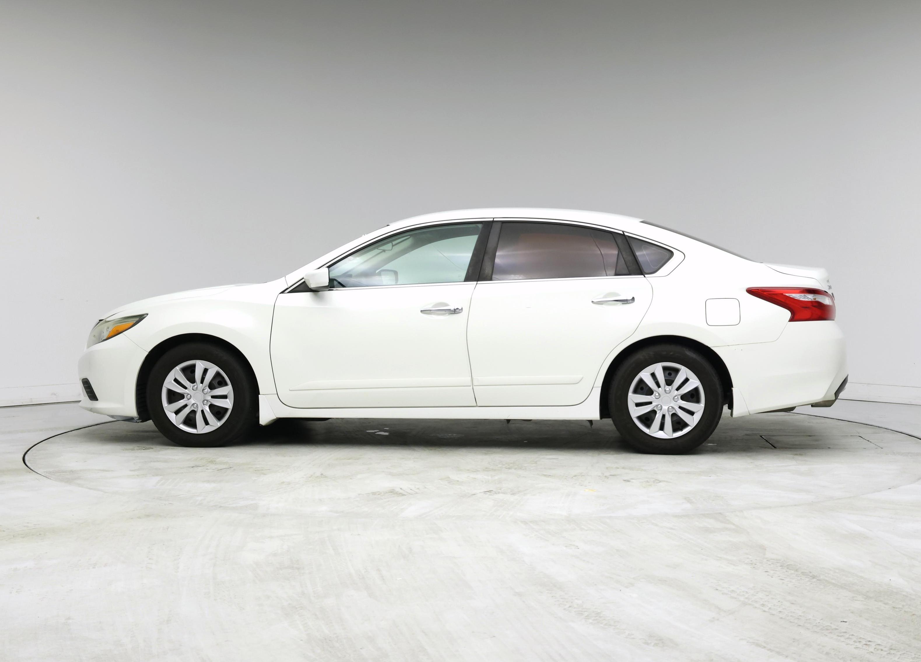 Thumbnail: 2017 Nissan Altima - 3