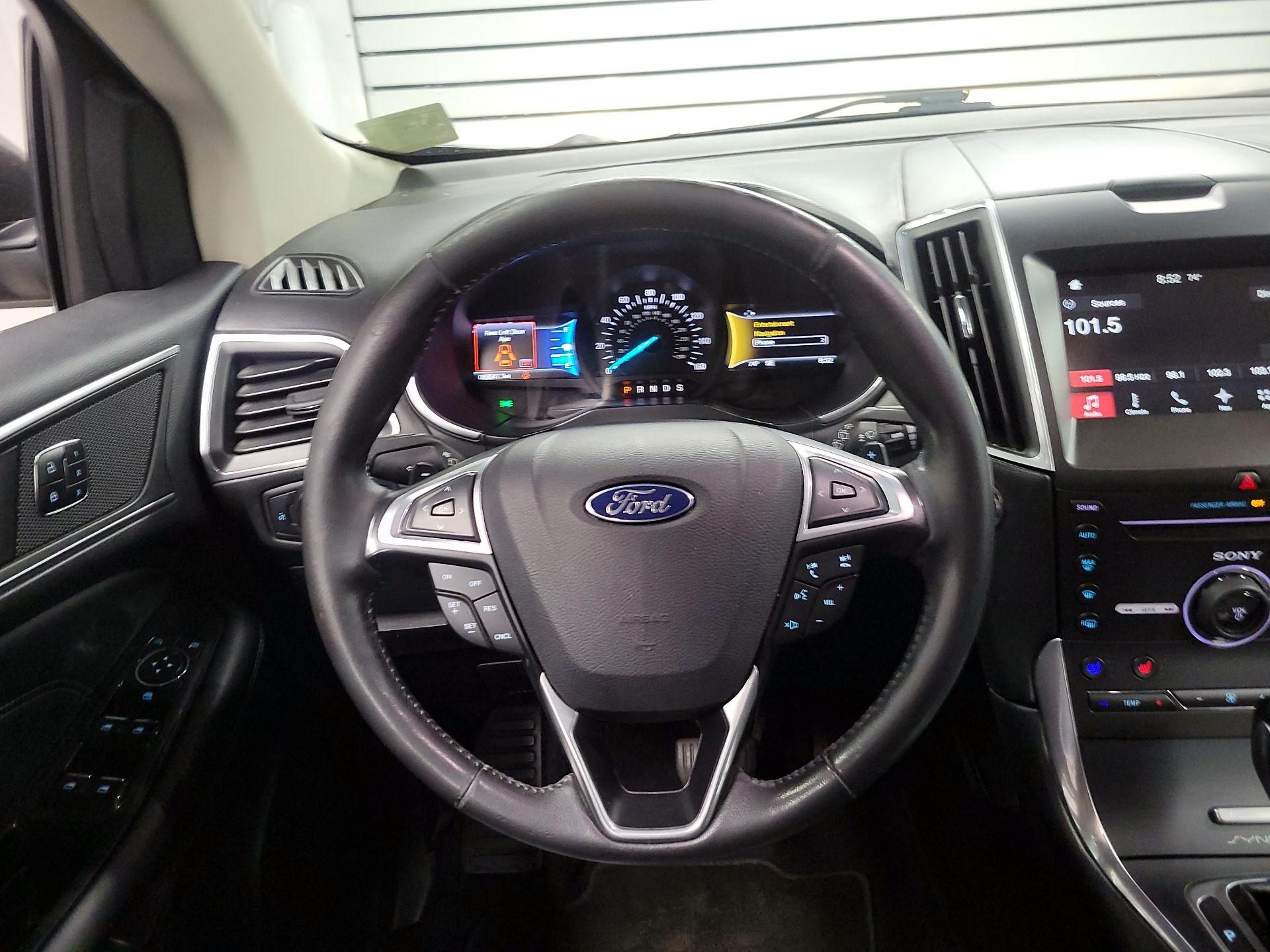 Thumbnail: 2016 Ford Edge - 10