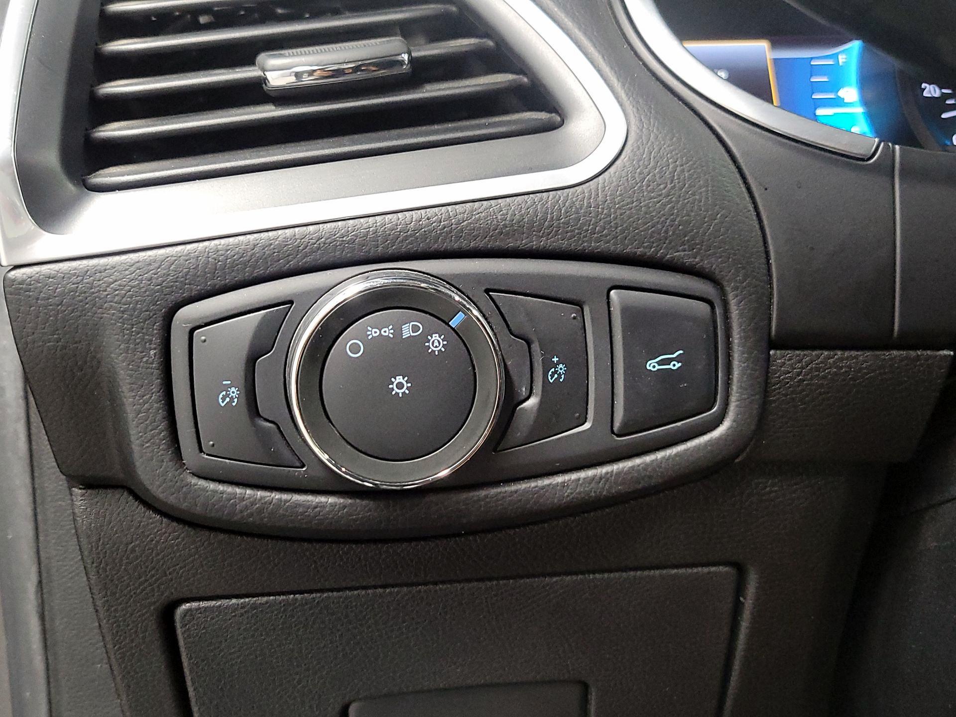 Thumbnail: 2016 Ford Edge - 13