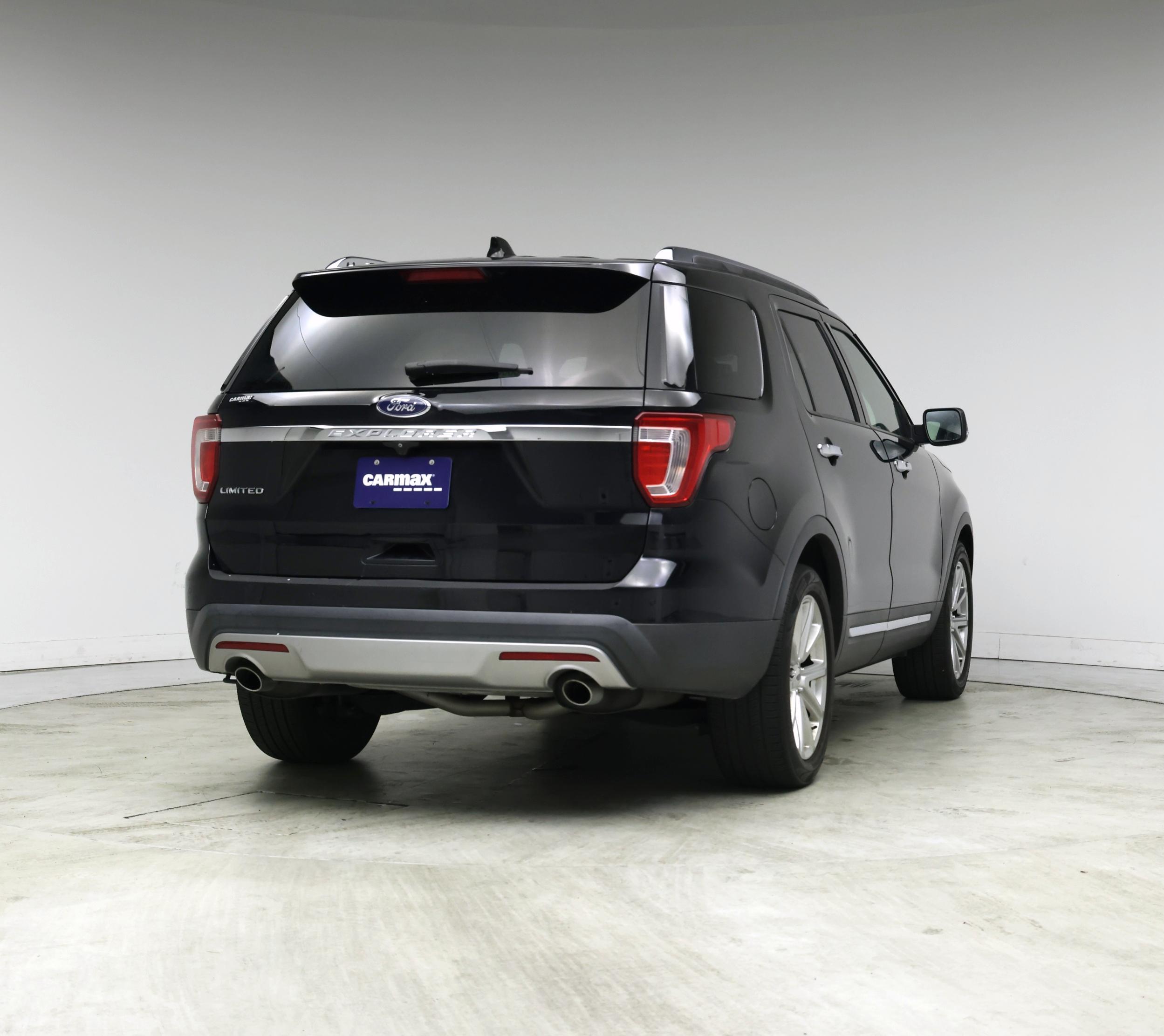 Thumbnail: 2017 Ford Explorer - 8